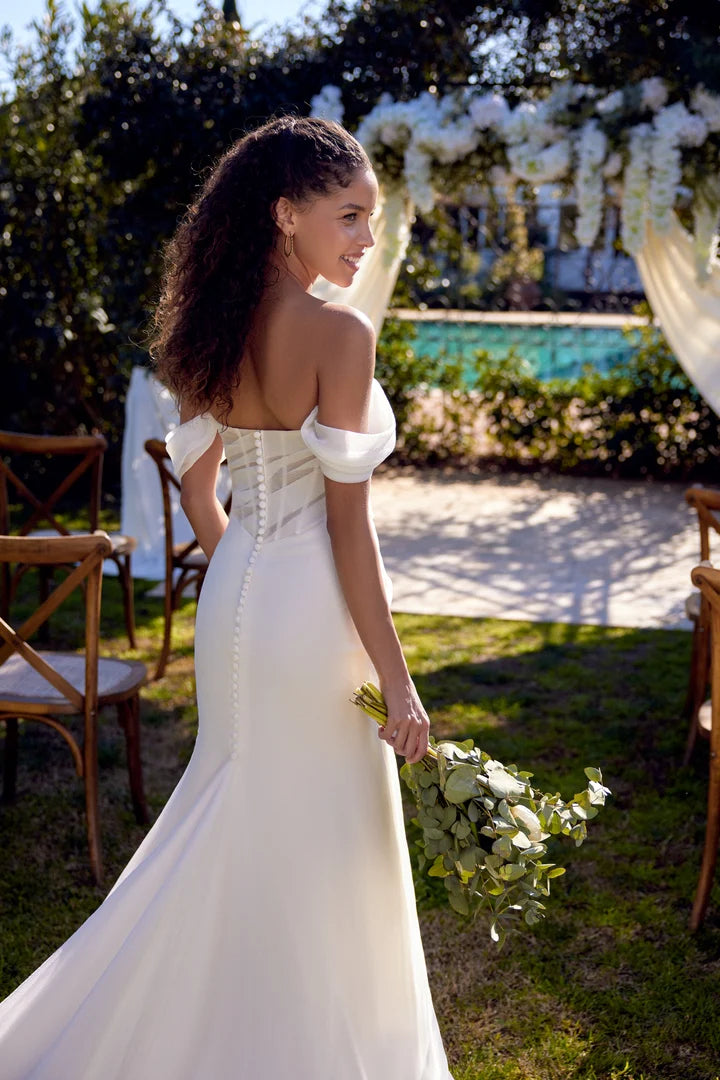 Fashion Off the Shoulder Crushed Organza Fit and Flare Gown Boning Sweep Wedding Dresses