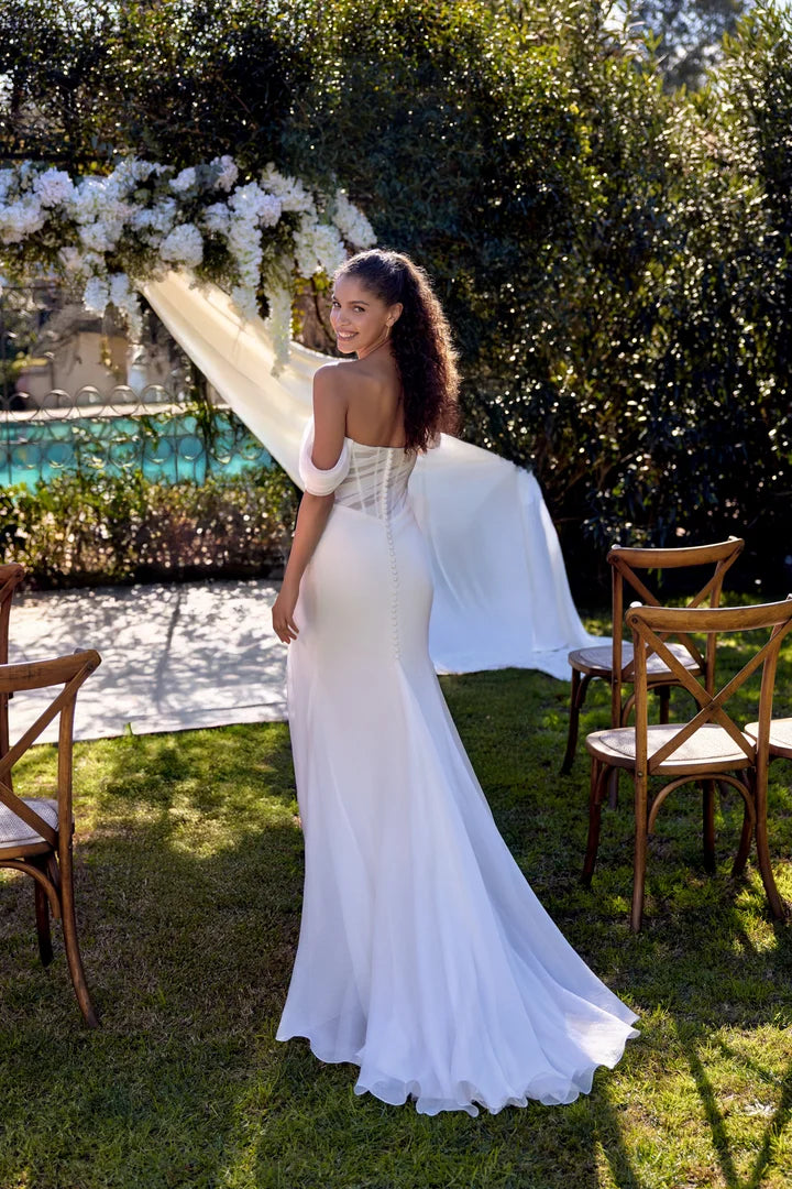 Fashion Off the Shoulder Crushed Organza Fit and Flare Gown Boning Sweep Wedding Dresses