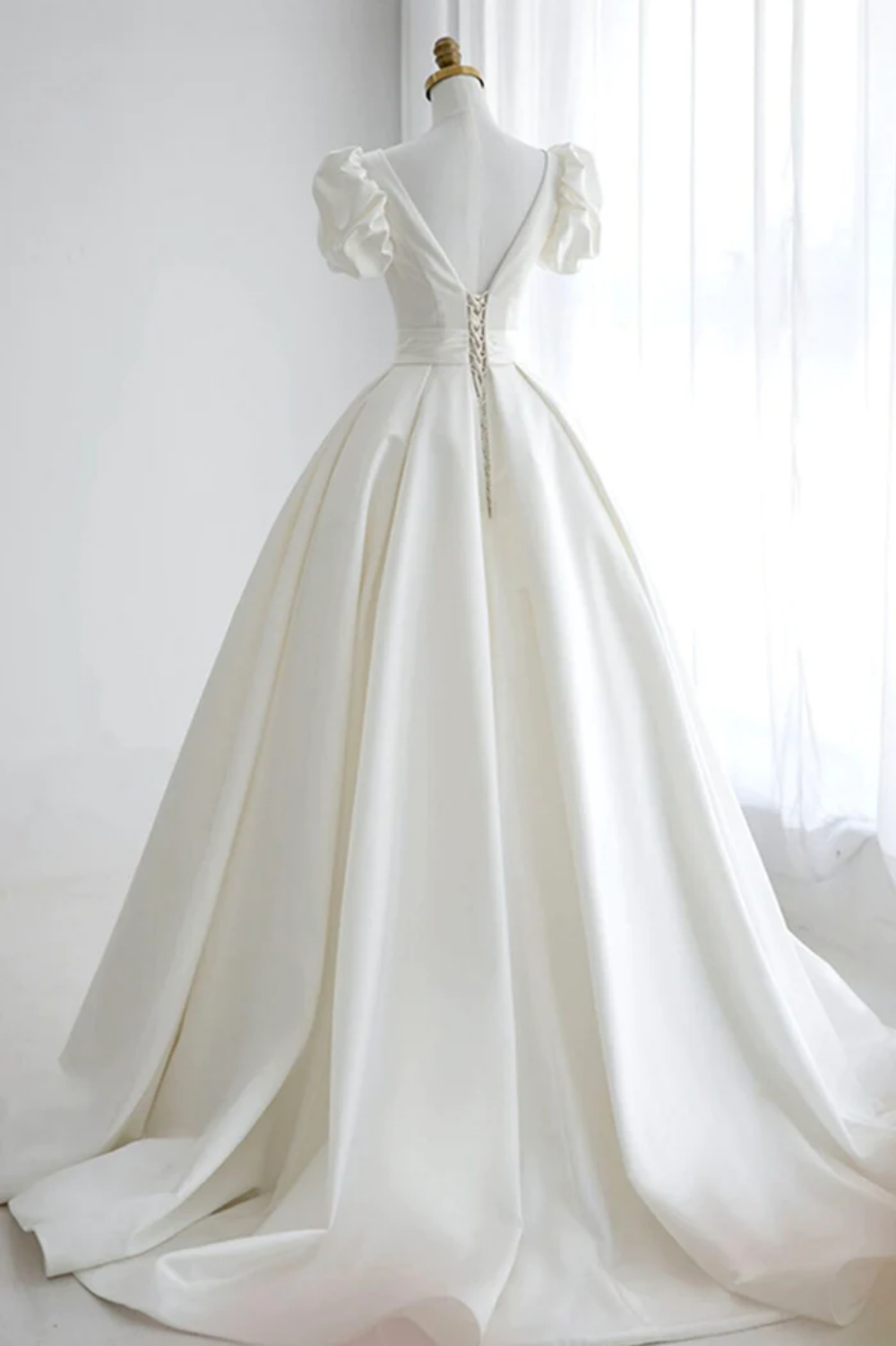 White V-neck Tulle Long Prom Dress, A-line Party Evening Dress With Hem
