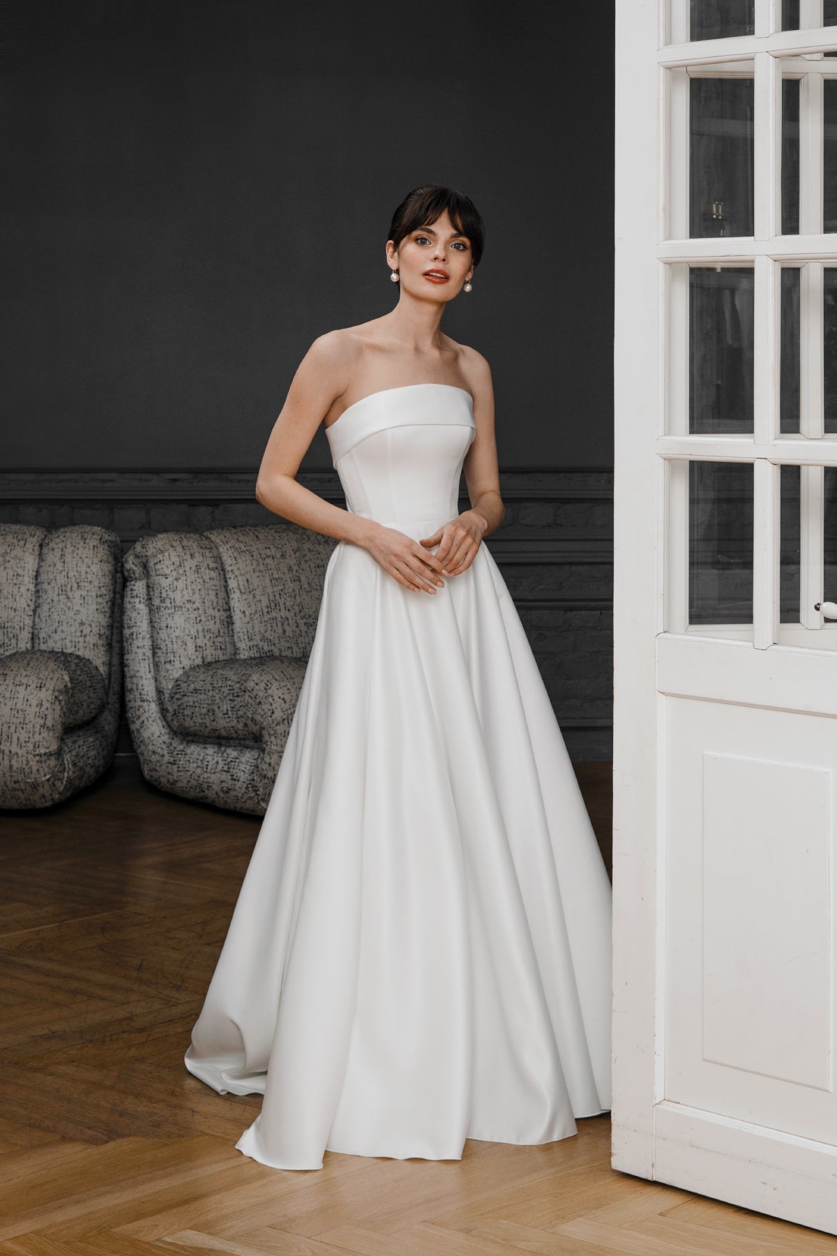 Elegant Strapless Folded strapless satin Backless wedding dress