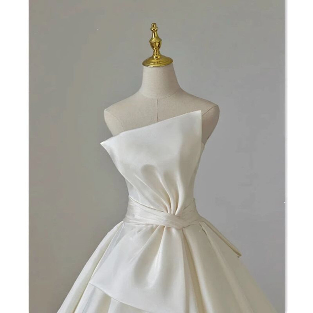 Chic Ivory White Satin Strapless Pleats Wedding Dress