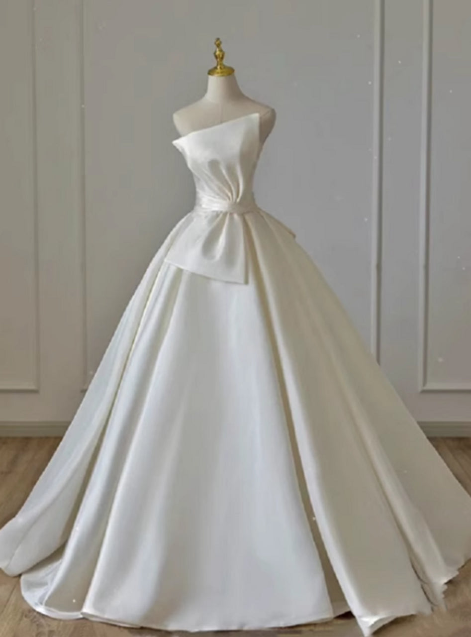 Chic Ivory White Satin Strapless Pleats Wedding Dress