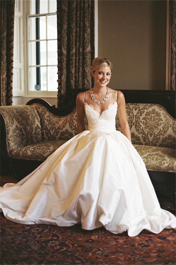 Classic Ball Gown Sleeveless Spaghetti Strap Lace Wedding Dress