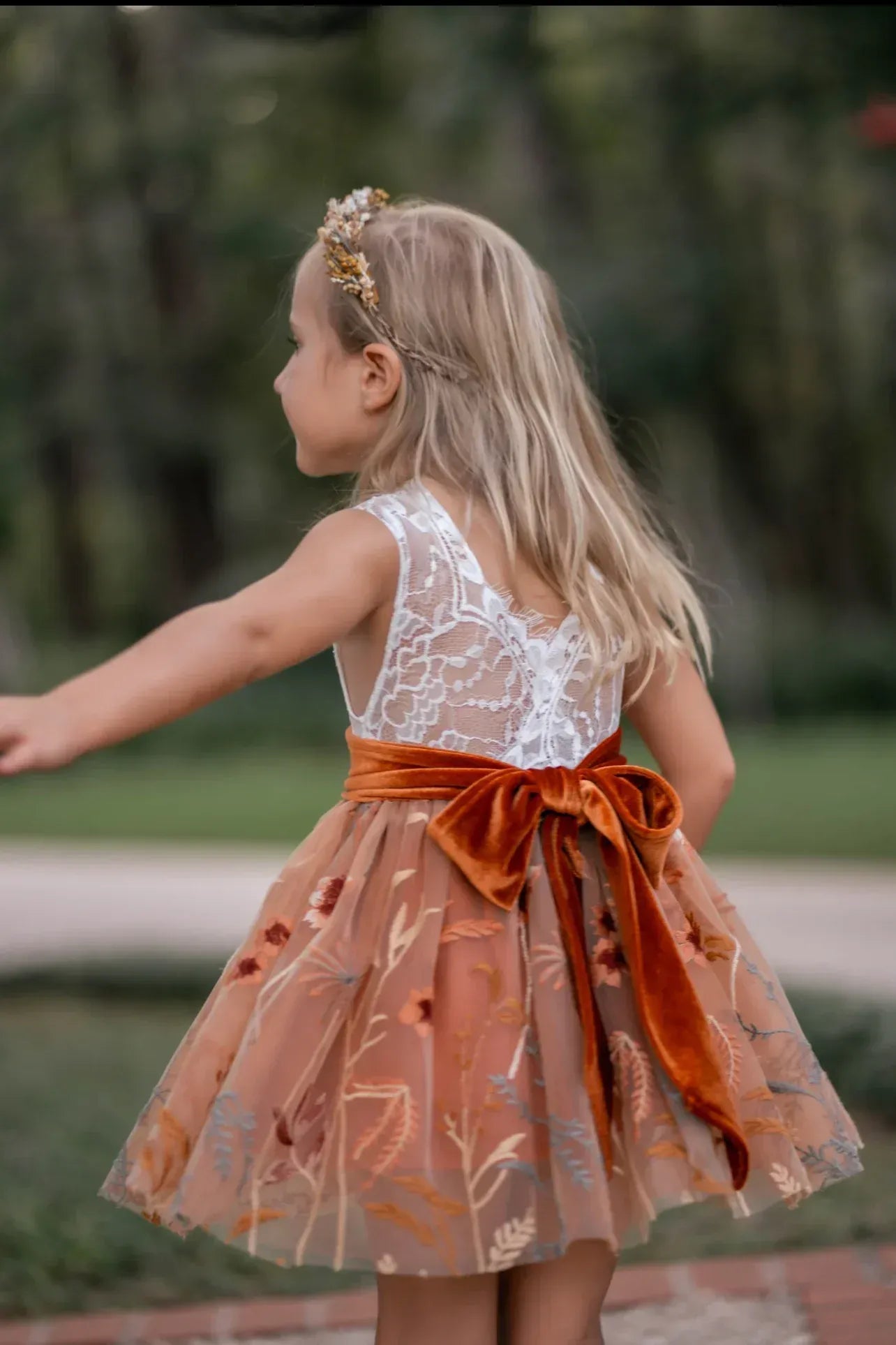 Autumn A-Line Scoop Neck Sleeveless V-Back Knee-Length Outdoor Flower Girl Dress
