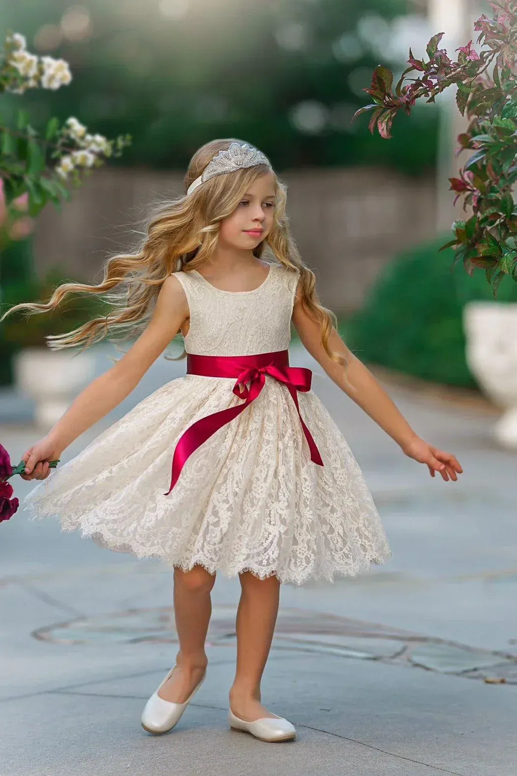 Classic A-Line Round Neck Sleeveless V-Back Knee-Length Outdoor Flower Girl Dress