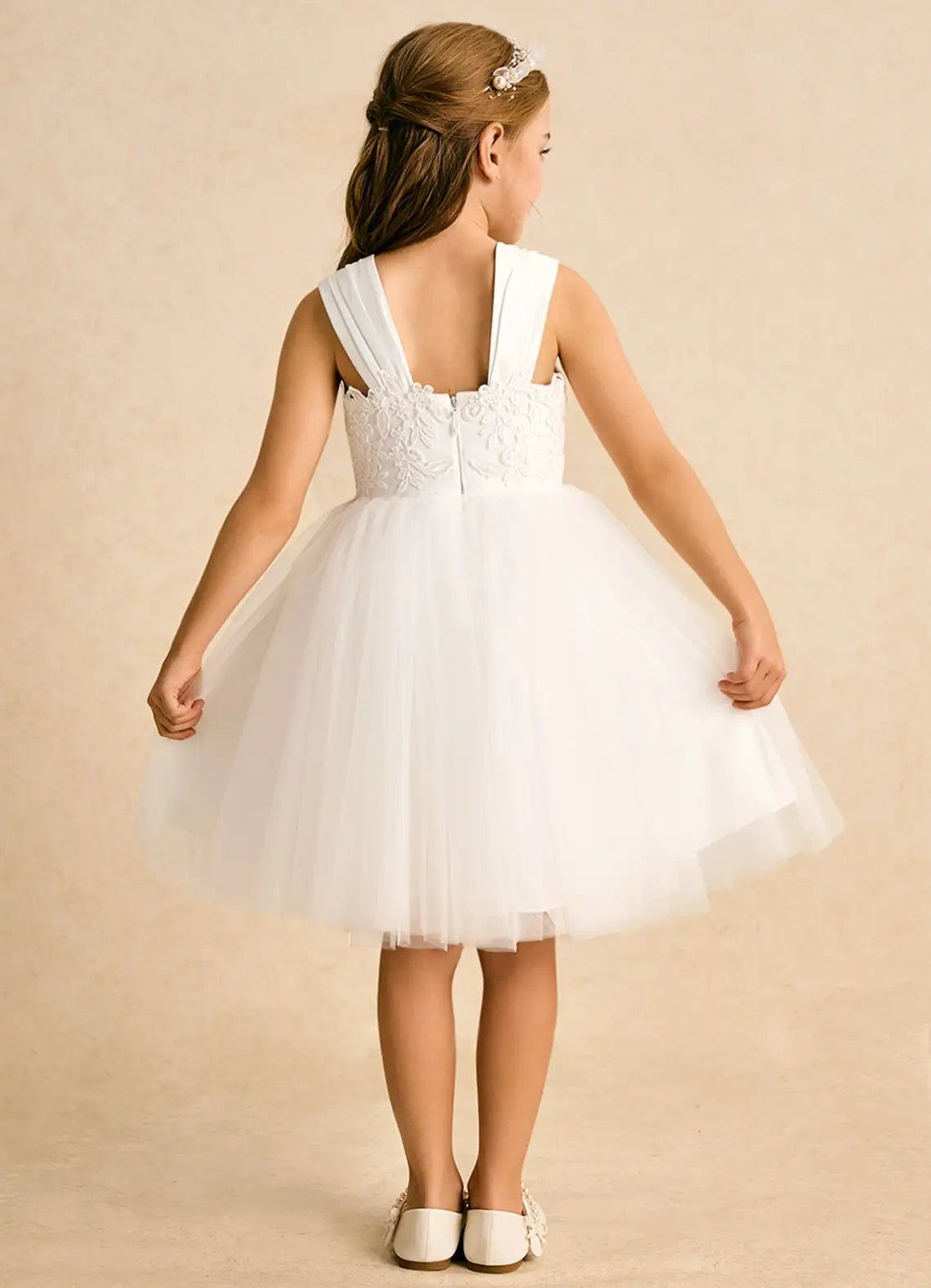 Cute Ball-Gown Scoop Neck Sleeveless Backless Knee-Length Flower Girl Dresses
