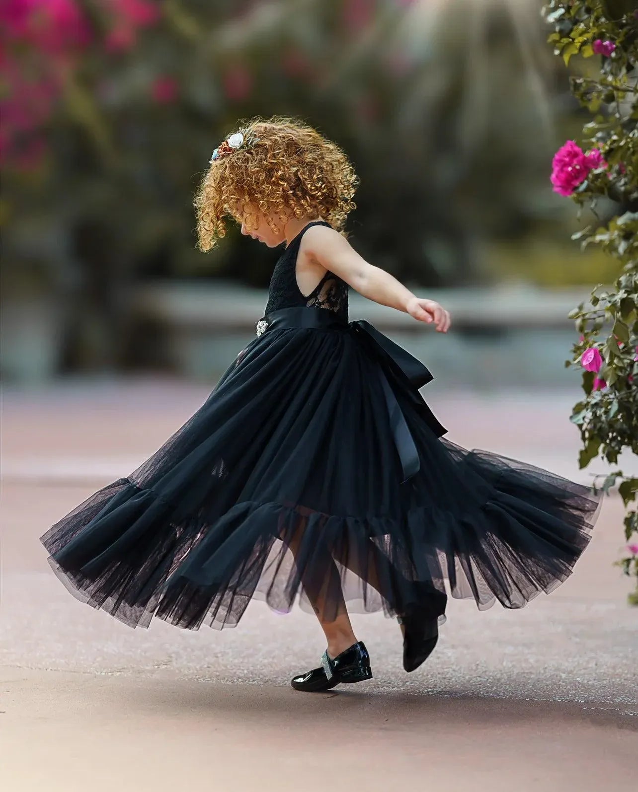 Elegant A-Line Scoop Neck Sleeveless V-Back Floor-Length Outdoor Flower Girl Dress
