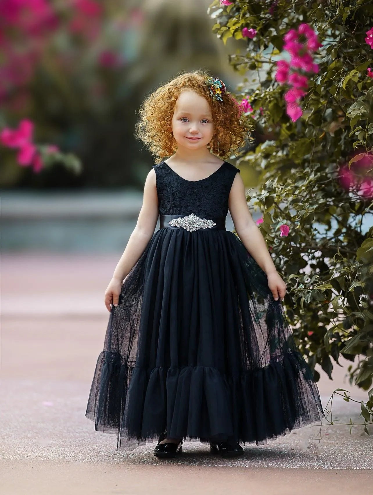 Elegant A-Line Scoop Neck Sleeveless V-Back Floor-Length Outdoor Flower Girl Dress