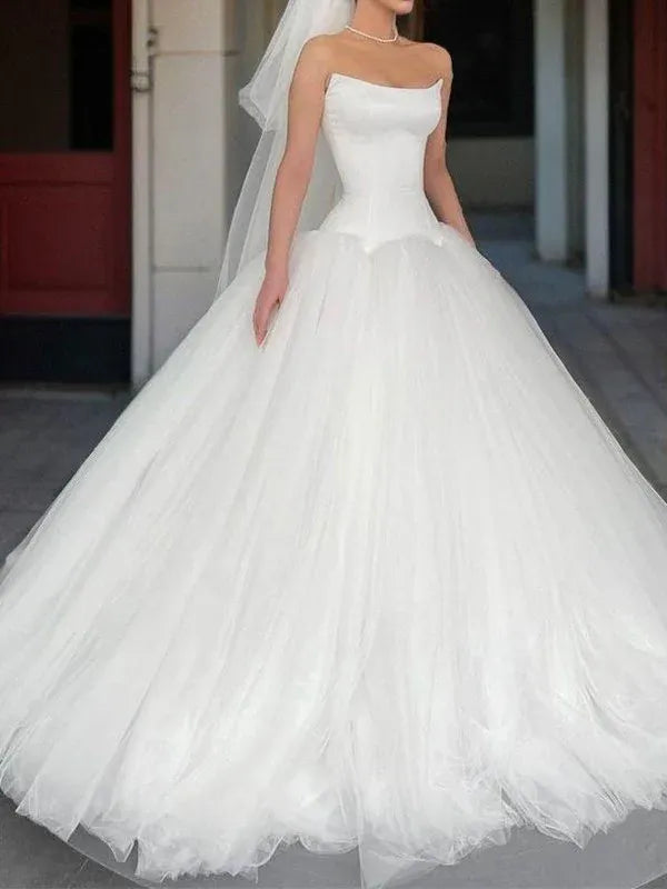 Minimal Straight Neck Strapless Corset Voluminous Tulle Ball Gown Wedding Dress