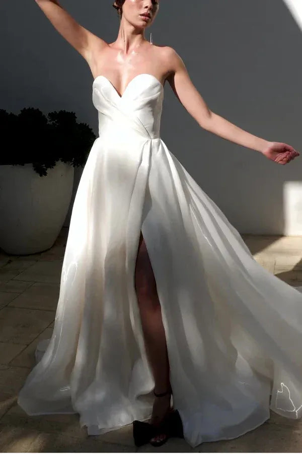 Modern Strapless Sweetheart Organza A-Line Floor-Length Wedding Dress