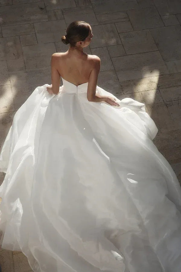 Modern Strapless Sweetheart Organza A-Line Floor-Length Wedding Dress