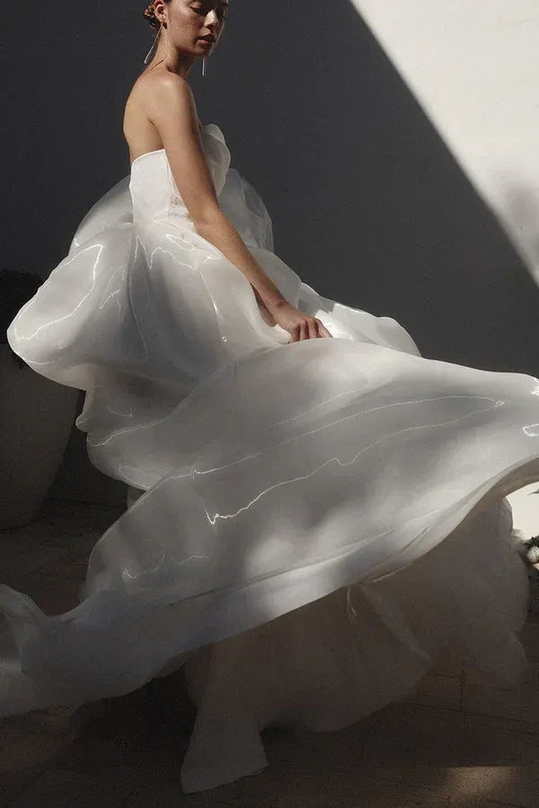 Modern Strapless Sweetheart Organza A-Line Floor-Length Wedding Dress