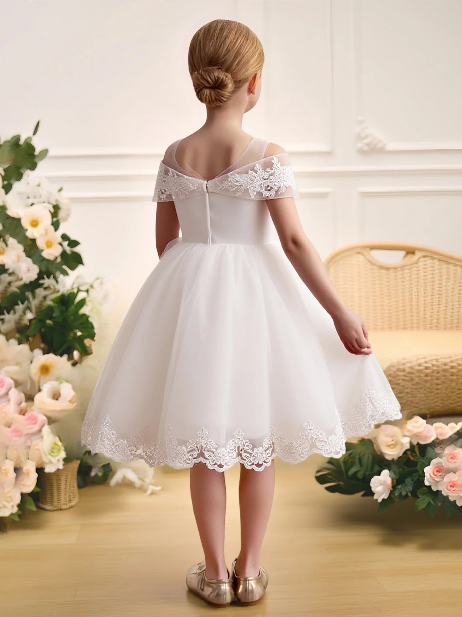 Off Shoulder Lace Cape Round Solid Back Full Lace Hem White Tulle Short Flower Girl Dresses