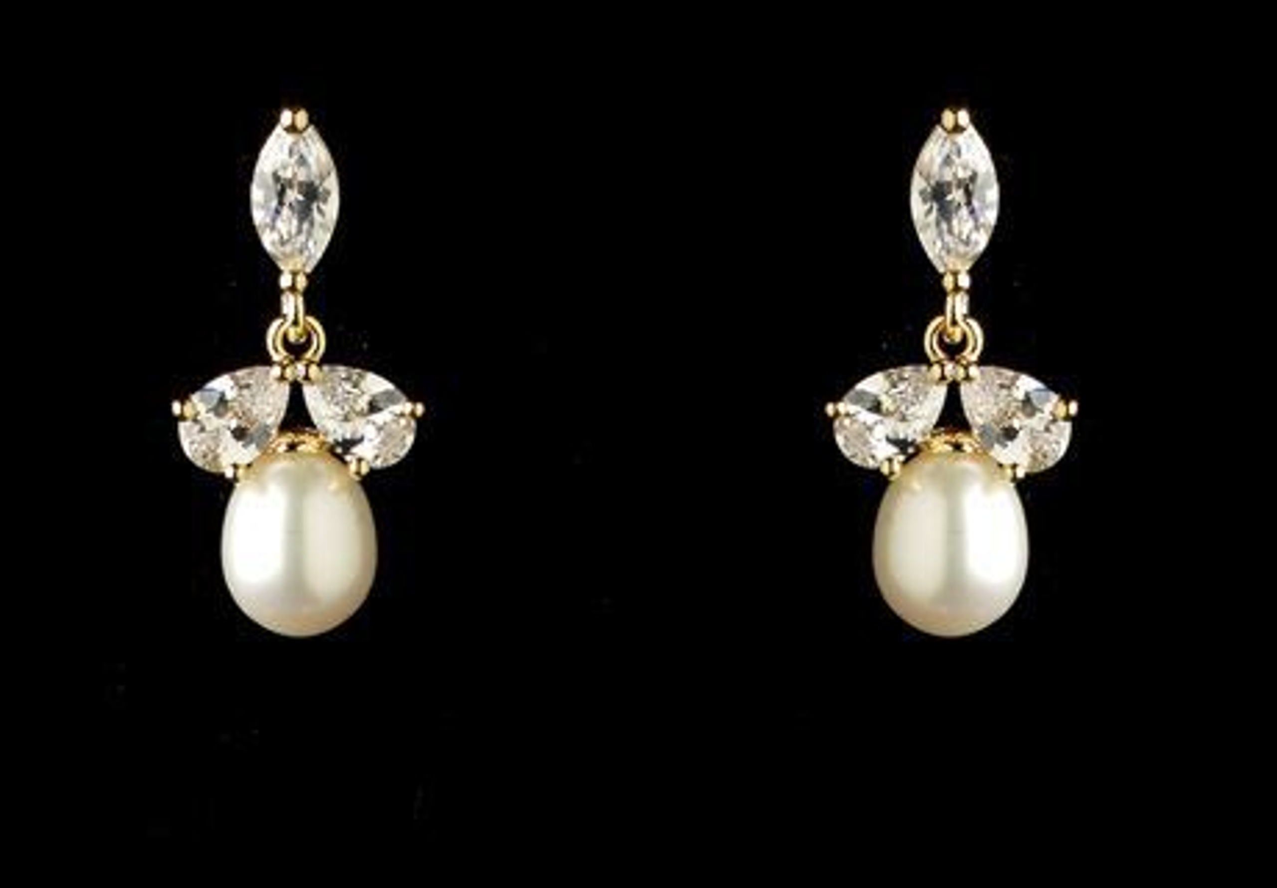 Pearl and Crystal Floral Jewelry Set with Necklace and Earrings