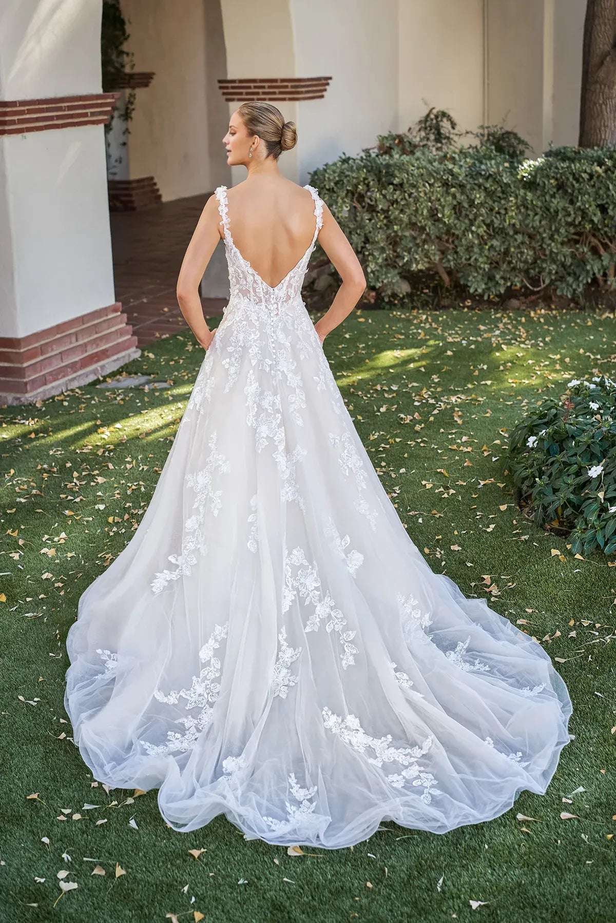 Romantic 3D Floral Lace Tulle Spaghetti Strap A‑Line Low Back Pocket Wedding Dress