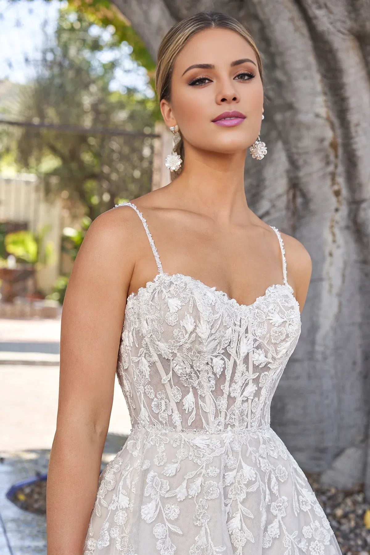 Romantic Beaded Spaghetti‑Strap Tulle A‑Line Floral‑Lace Low‑Back Wedding Dress
