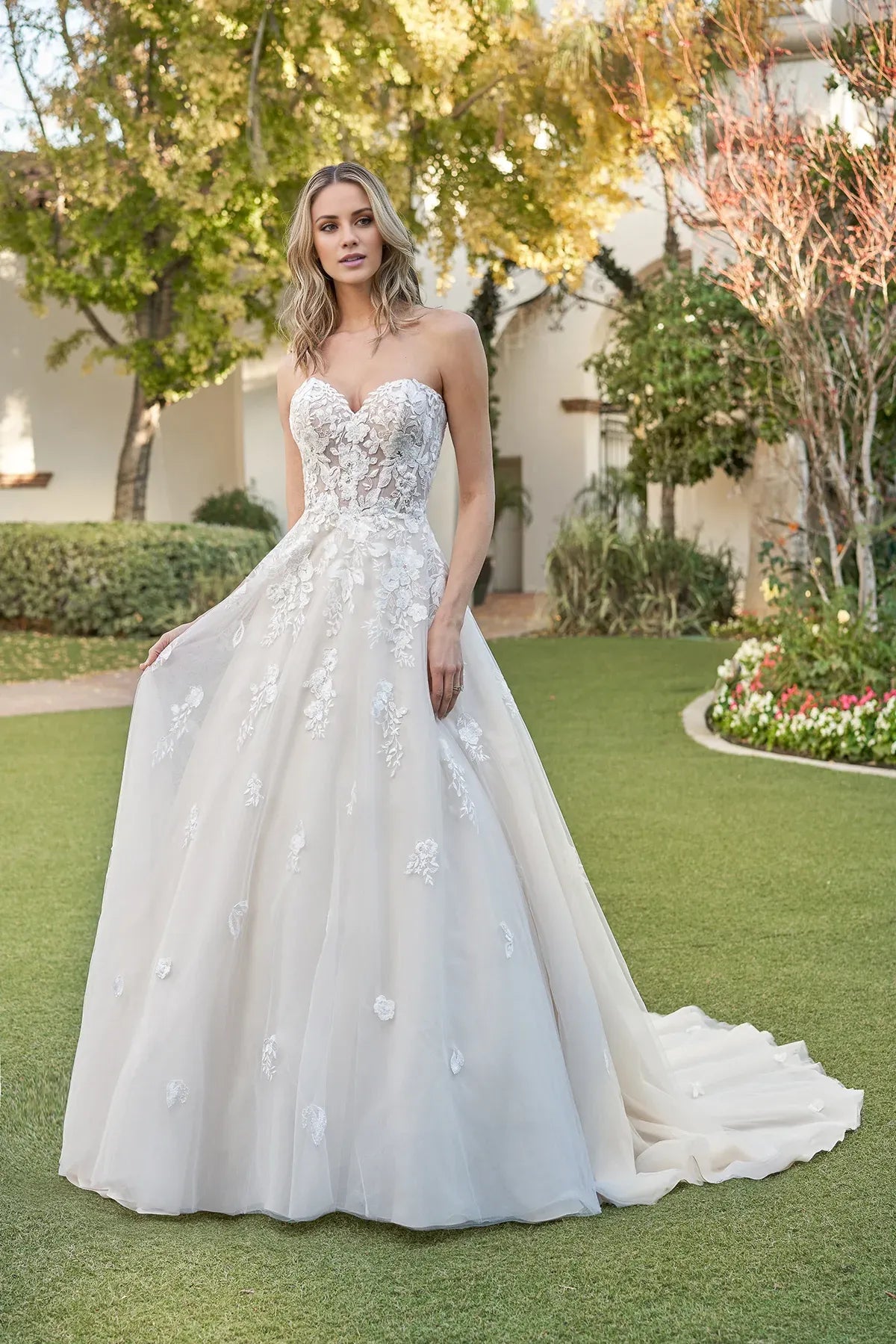 Romantic Strapless Sweetheart A‑Line Lace Low Back Floor Garden Wedding Dress