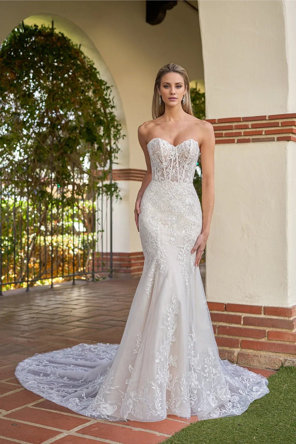 Romantic Strapless Sweetheart Mermaid Lace Corset Back Floor Garden Wedding Dress