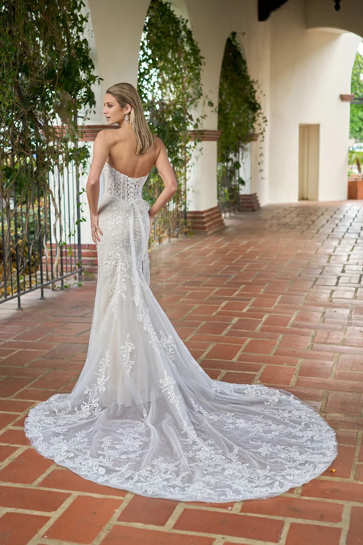 Romantic Strapless Sweetheart Mermaid Lace Corset Back Floor Garden Wedding Dress