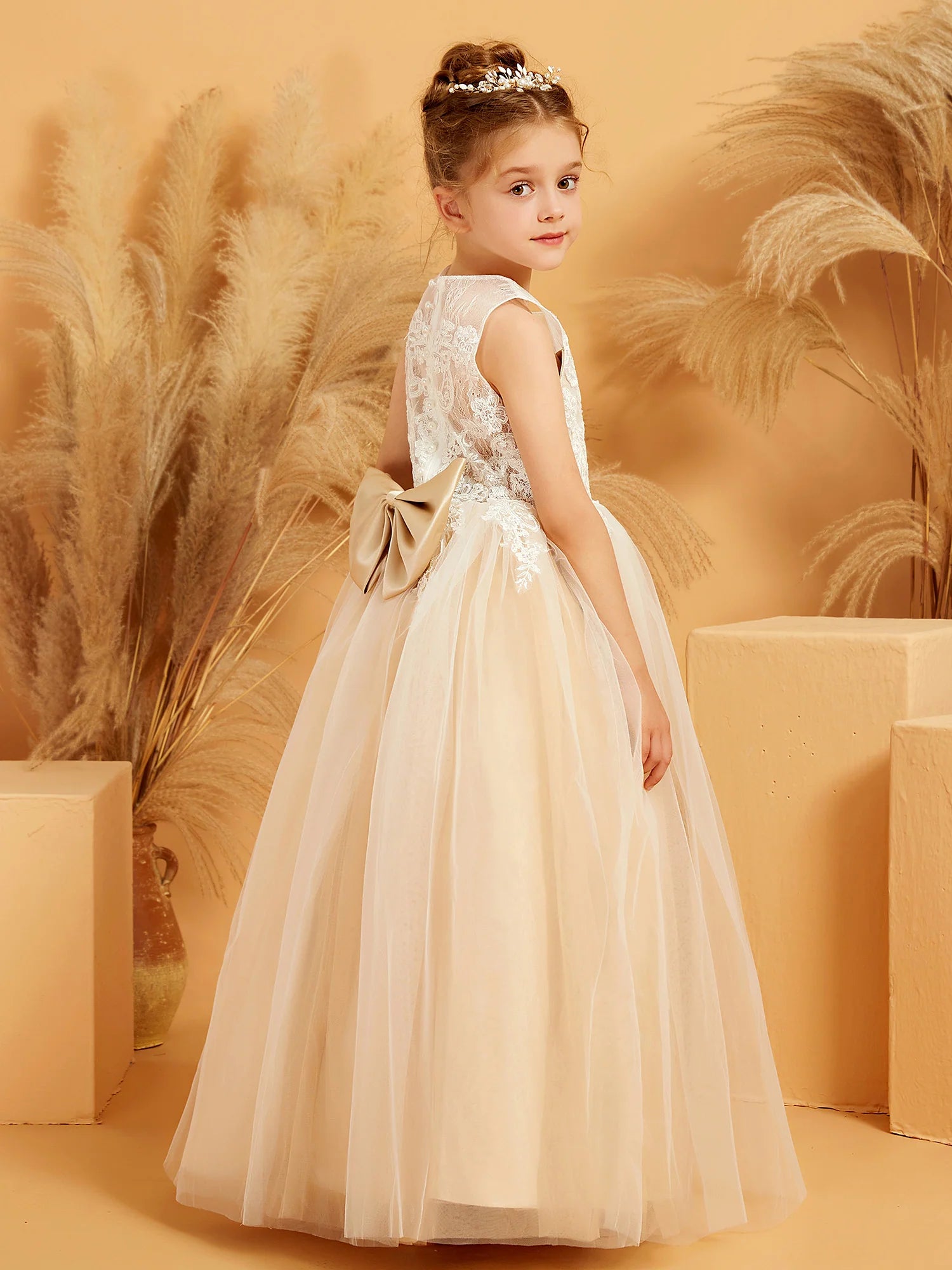 Sleeveless Round Neck Floral Lace Champagne Bow Champagne Tulle Floor Length Flower Girl Dresses