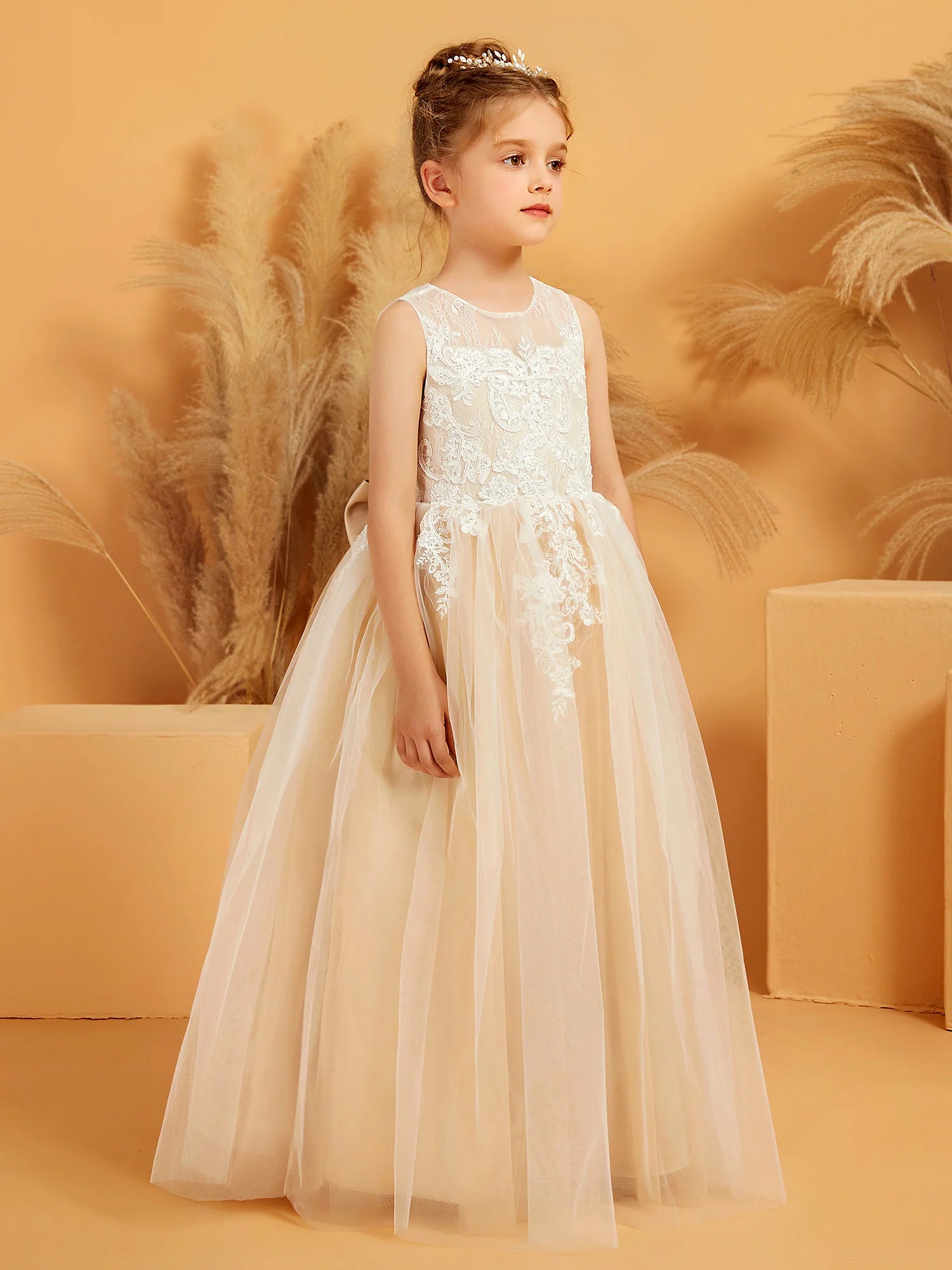 Sleeveless Round Neck Floral Lace Champagne Bow Champagne Tulle Floor Length Flower Girl Dresses
