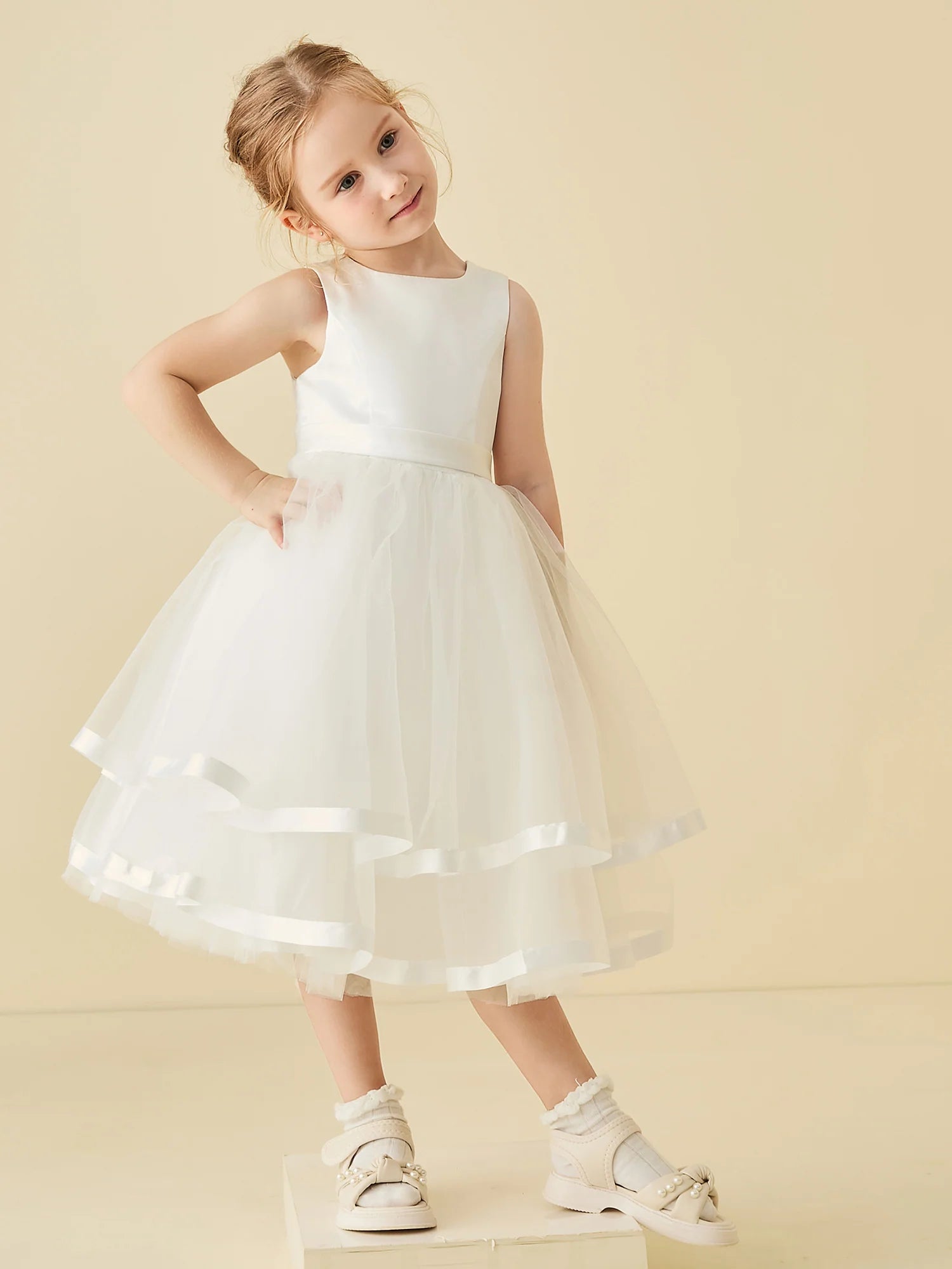 Sleeveless Round Neck Satin Ribbon Trim White Tulle Knee Length Flower Girl Dresses