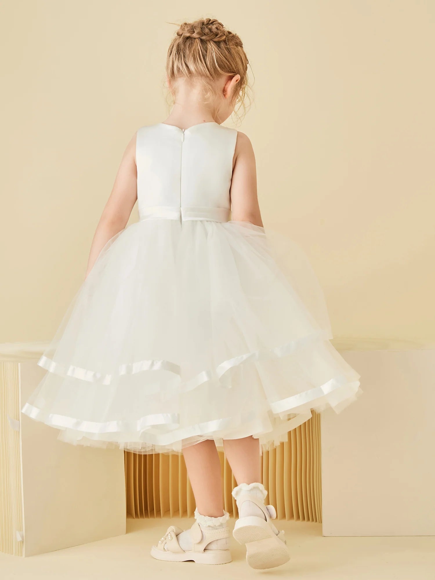 Sleeveless Round Neck Satin Ribbon Trim White Tulle Knee Length Flower Girl Dresses