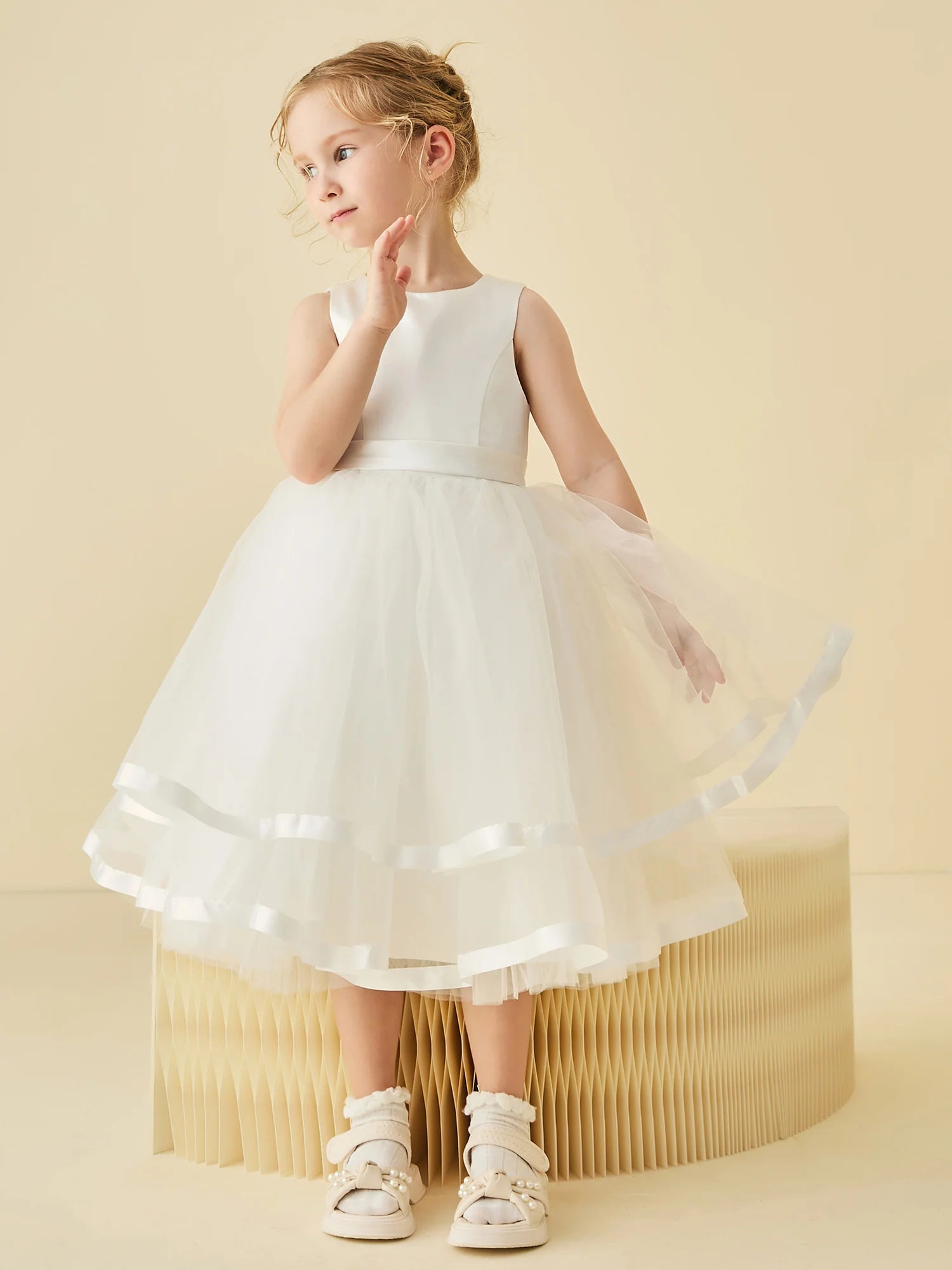 Sleeveless Round Neck Satin Ribbon Trim White Tulle Knee Length Flower Girl Dresses
