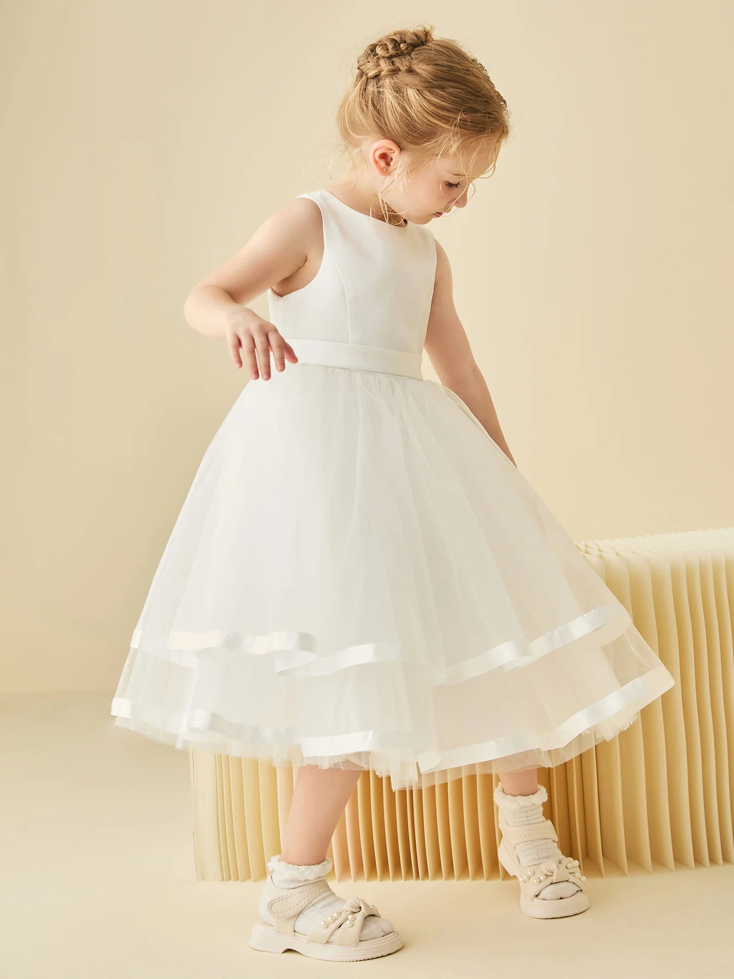 Sleeveless Round Neck Satin Ribbon Trim White Tulle Knee Length Flower Girl Dresses