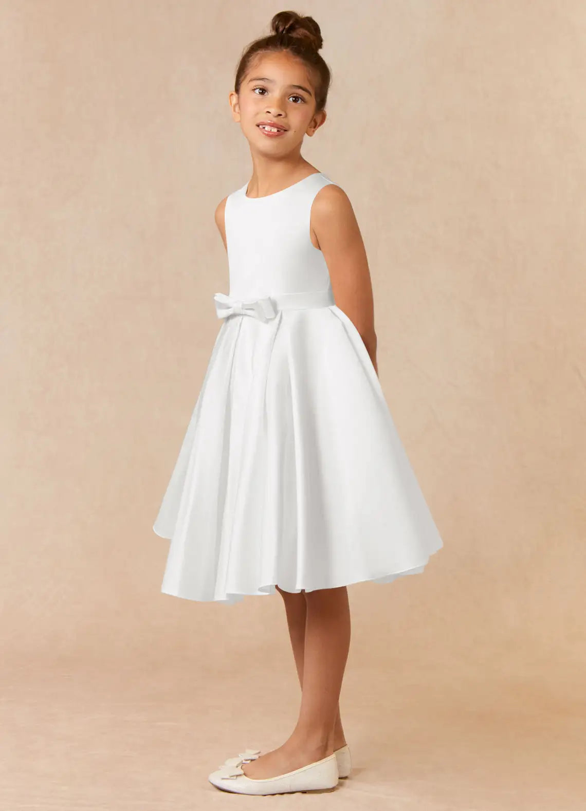 Sleeveless Round Neck White Knee-Length Satin Flower Girl Dresses with Waist Bow