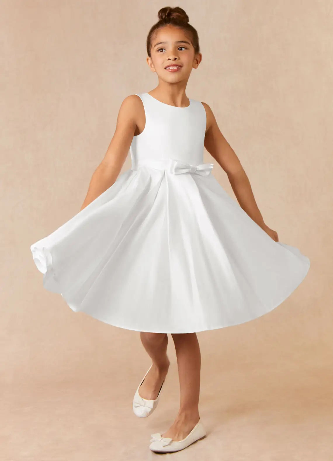 Sleeveless Round Neck White Knee-Length Satin Flower Girl Dresses with Waist Bow