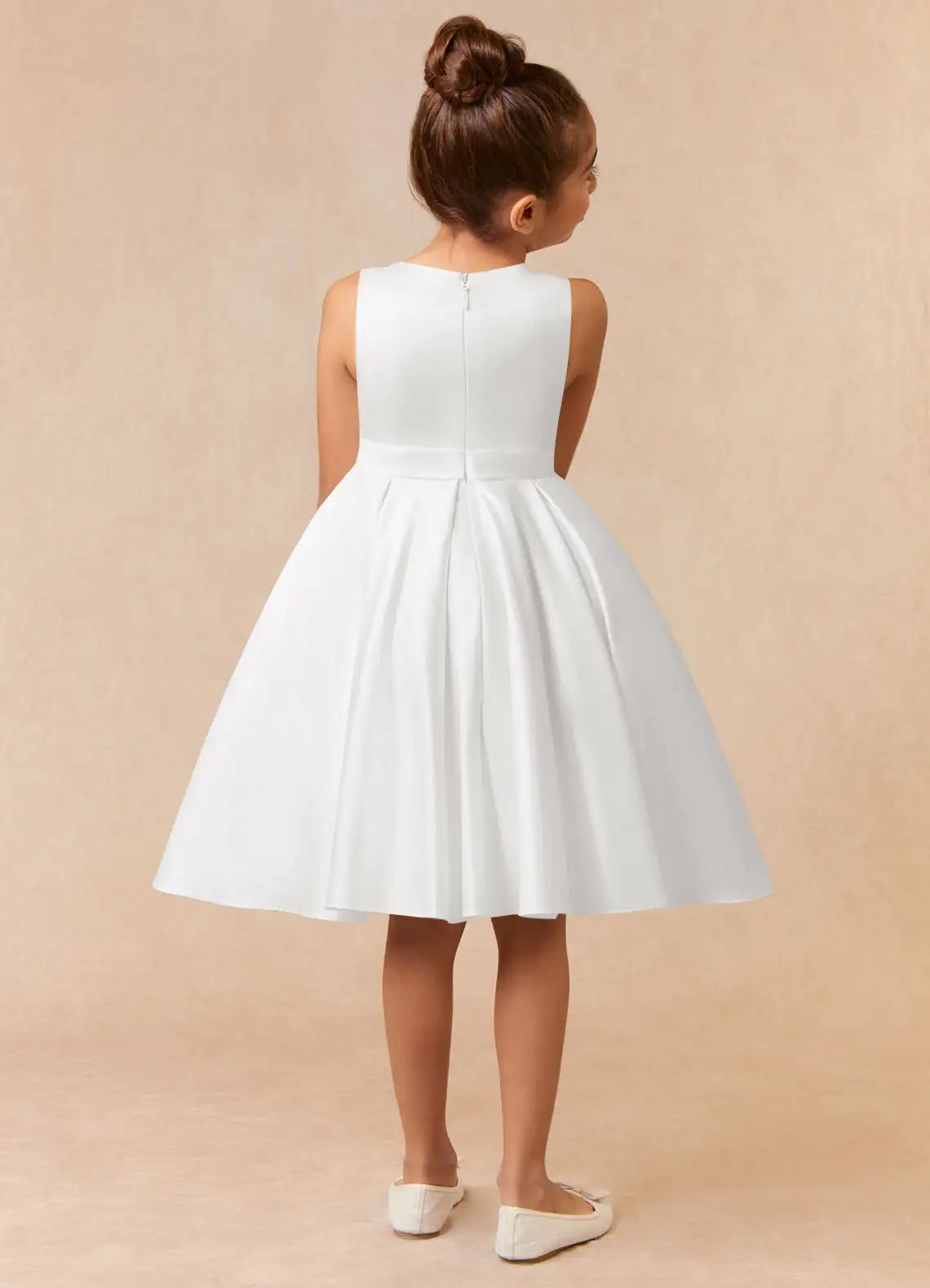 Sleeveless Round Neck White Knee-Length Satin Flower Girl Dresses with Waist Bow