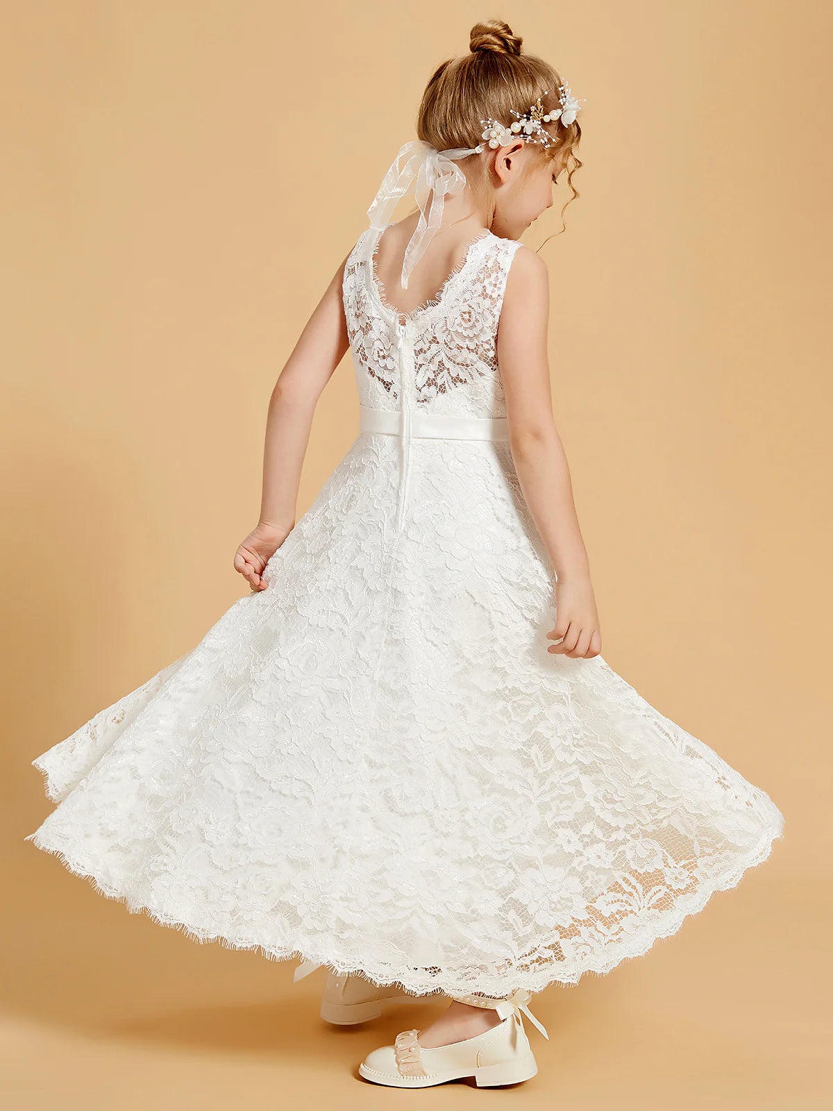 Sleeveless Scalloped Lace Round Waist Satin Belt White Lace Floor Length Flower Girl Dresses
