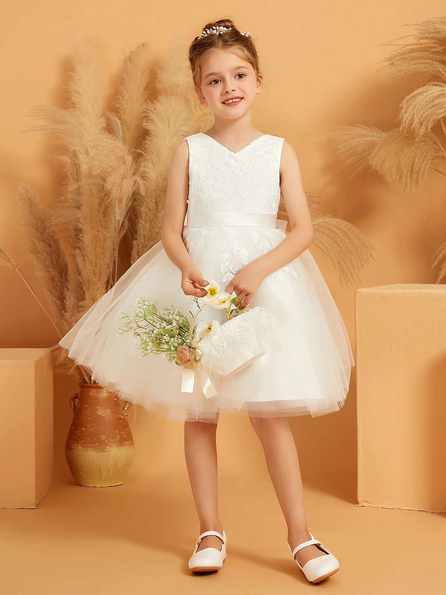 Sleeveless V Neck Floral Lace Big Back Bow White Tulle Knee Length Flower Girl Dresses
