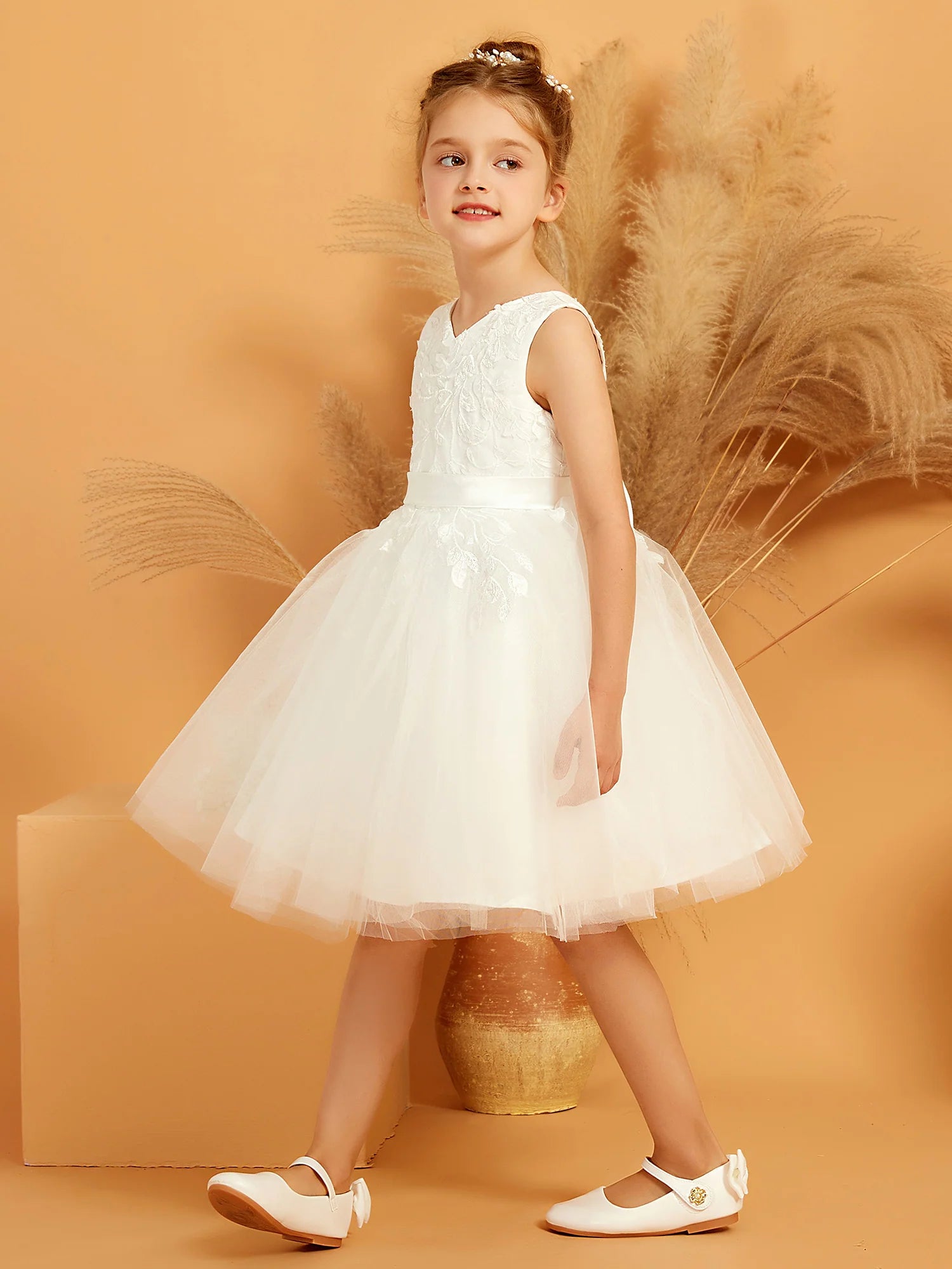 Sleeveless V Neck Floral Lace Big Back Bow White Tulle Knee Length Flower Girl Dresses