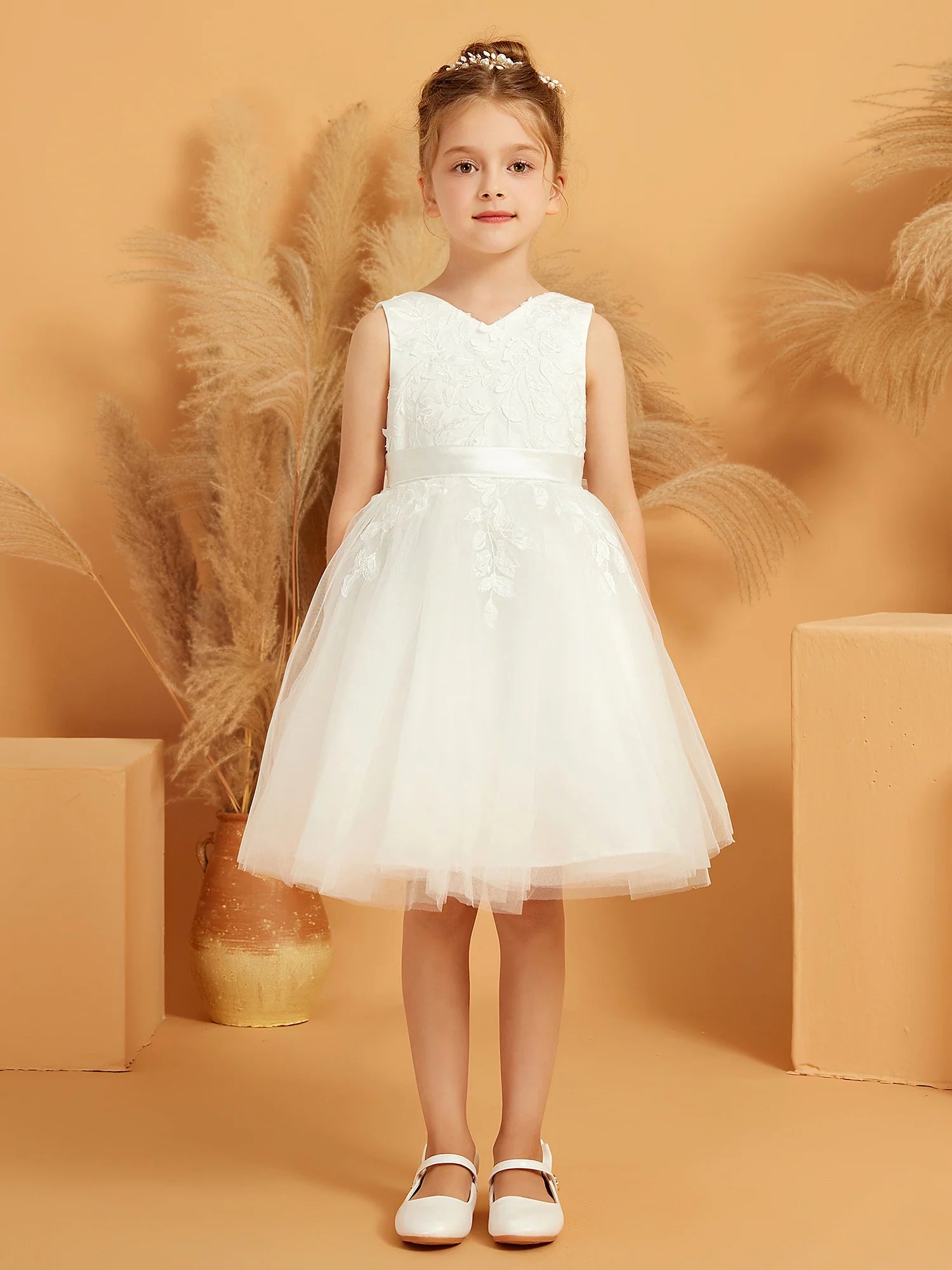 Sleeveless V Neck Floral Lace Big Back Bow White Tulle Knee Length Flower Girl Dresses
