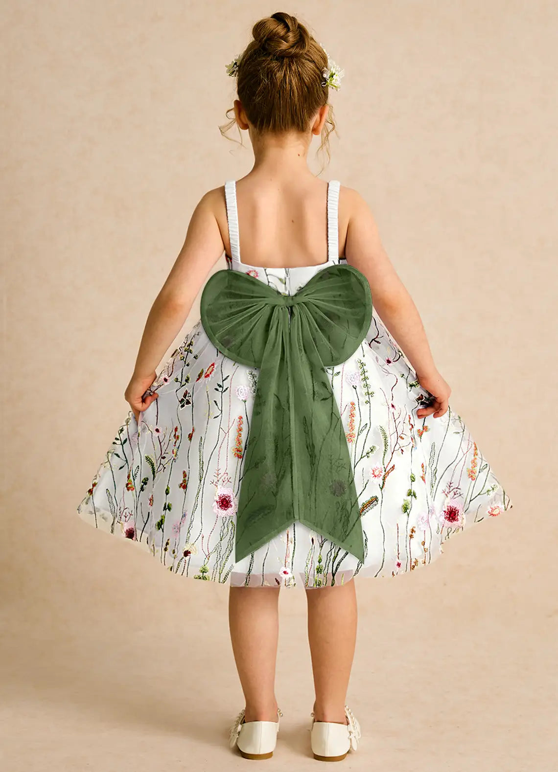 Spaghetti Strap V Neck Wildflower Embroidered White Tulle Knee-Length Flower Girl Dresses