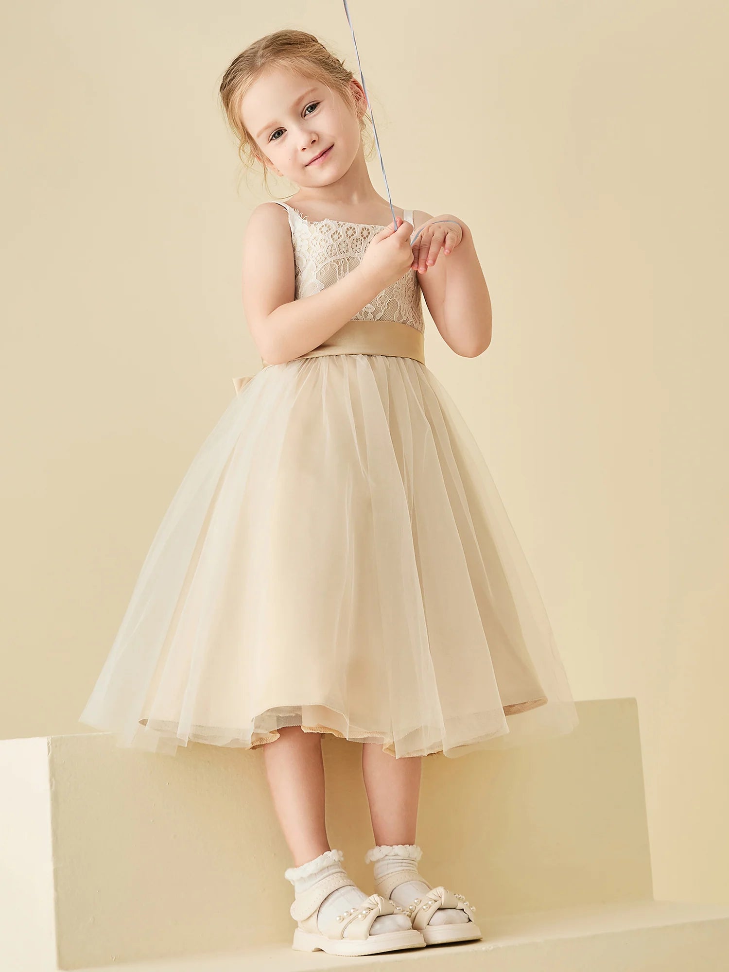 Thin Spaghetti Strap White Floral Lace Champagne Satin Waist Big Back Bow Champagne Tulle Midi Swing Flower Girl Dresses