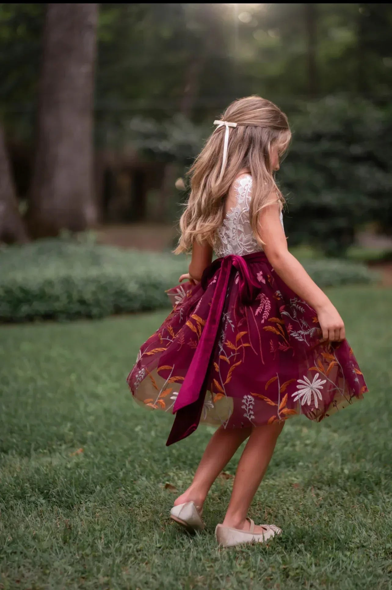 Vibrant A-Line Scoop Neck Sleeveless V-Back Knee-Length Outdoor Flower Girl Dress