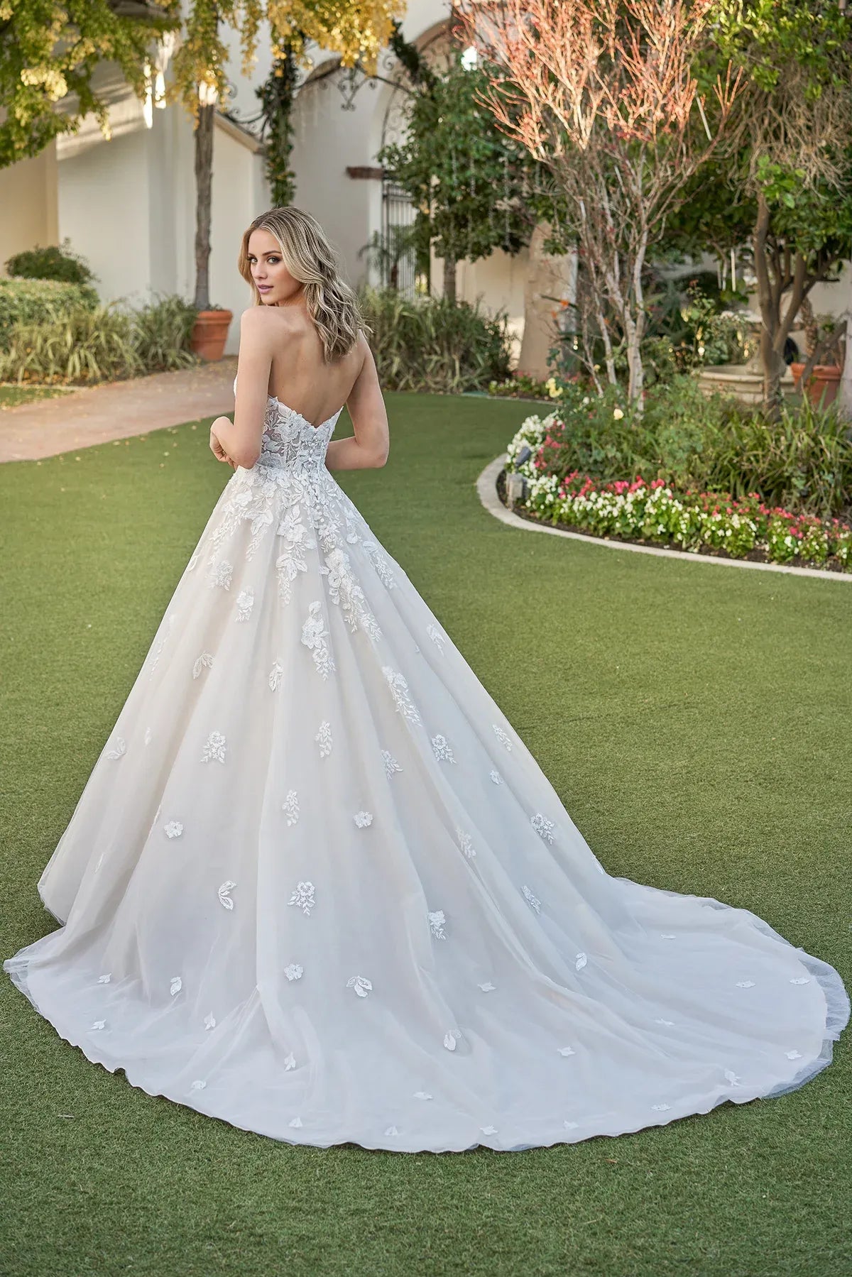 Vintage High Neck Long Sleeve Lace Low Back A‑Line Floor Garden Wedding Dress