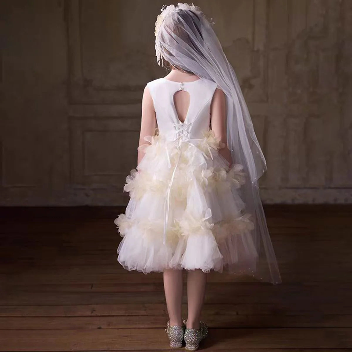 O-Neck Lace Tulle Flower Girl Dress with Veil Sleeveless