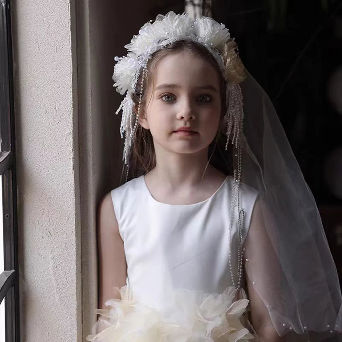 O-Neck Lace Tulle Flower Girl Dress with Veil Sleeveless