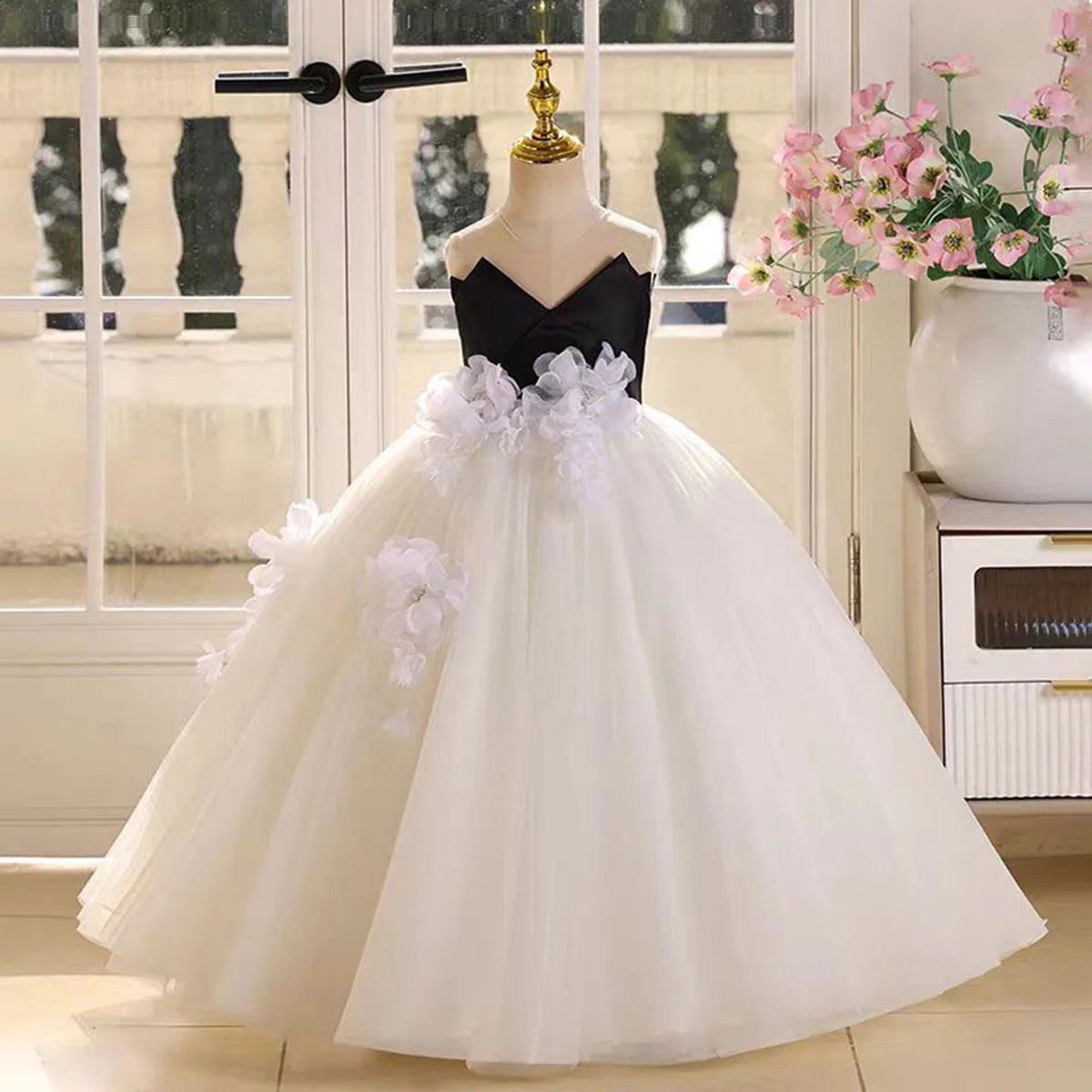 Applique Black Top White Tulle Flower Girl Dress Sleeveless