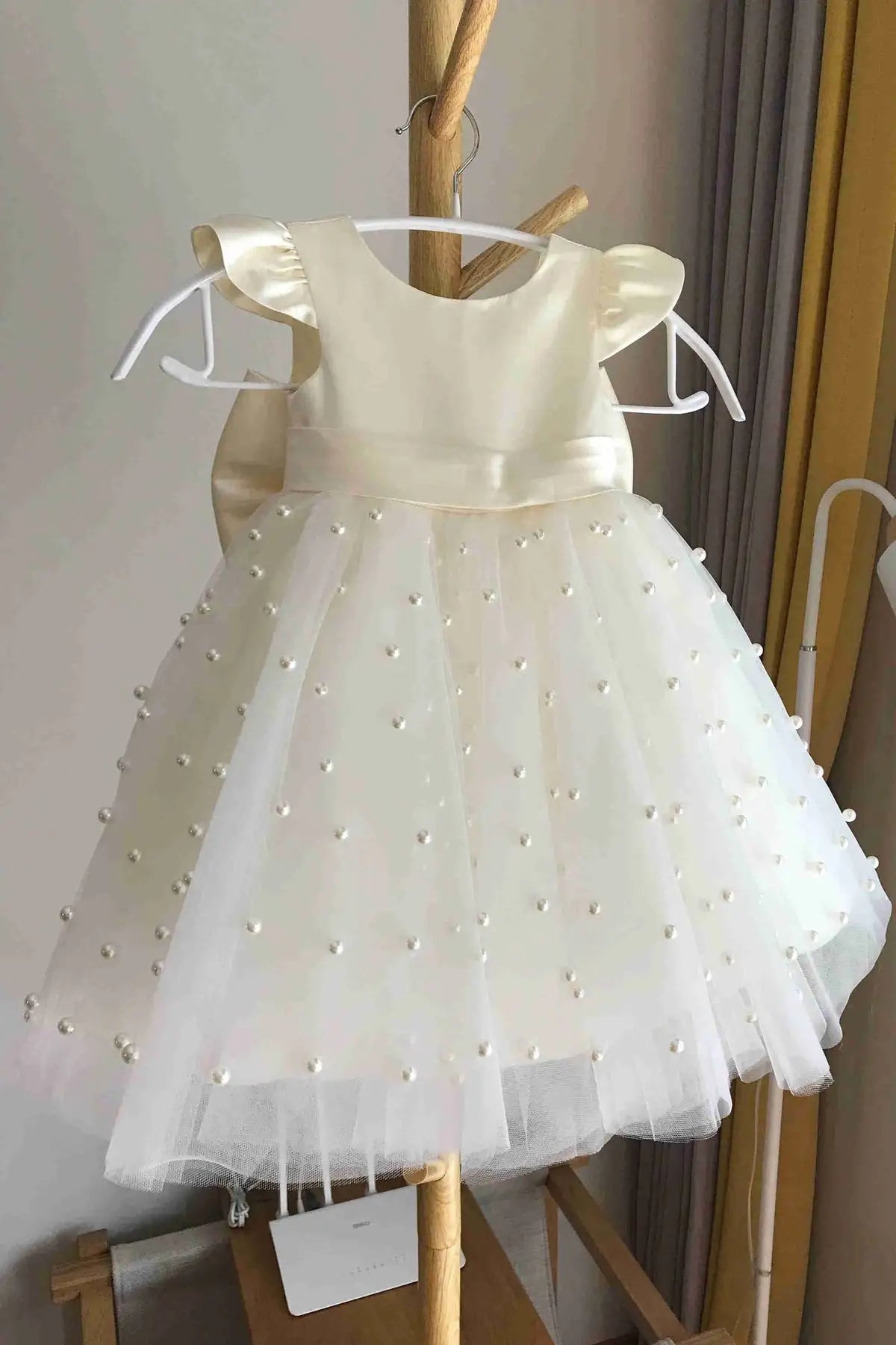 Wedding Flower Girl Dress A Line Crew Neck Flying Sleeves V-Back Bow with Pearls Cute Girl Communion Formal Dress Princess Dress