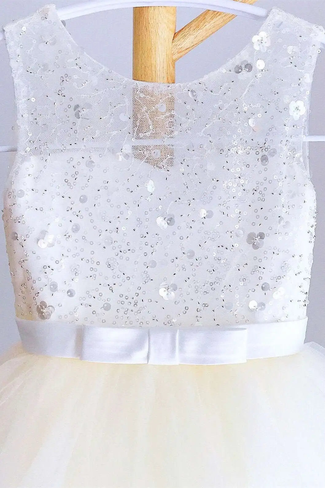 Wedding Flower Girl Dress A Line Crew Neck Sleeveless V-Back Sequin Tulle Layering Ruched Sparkle Girl Communion Formal Dress Princess Dress