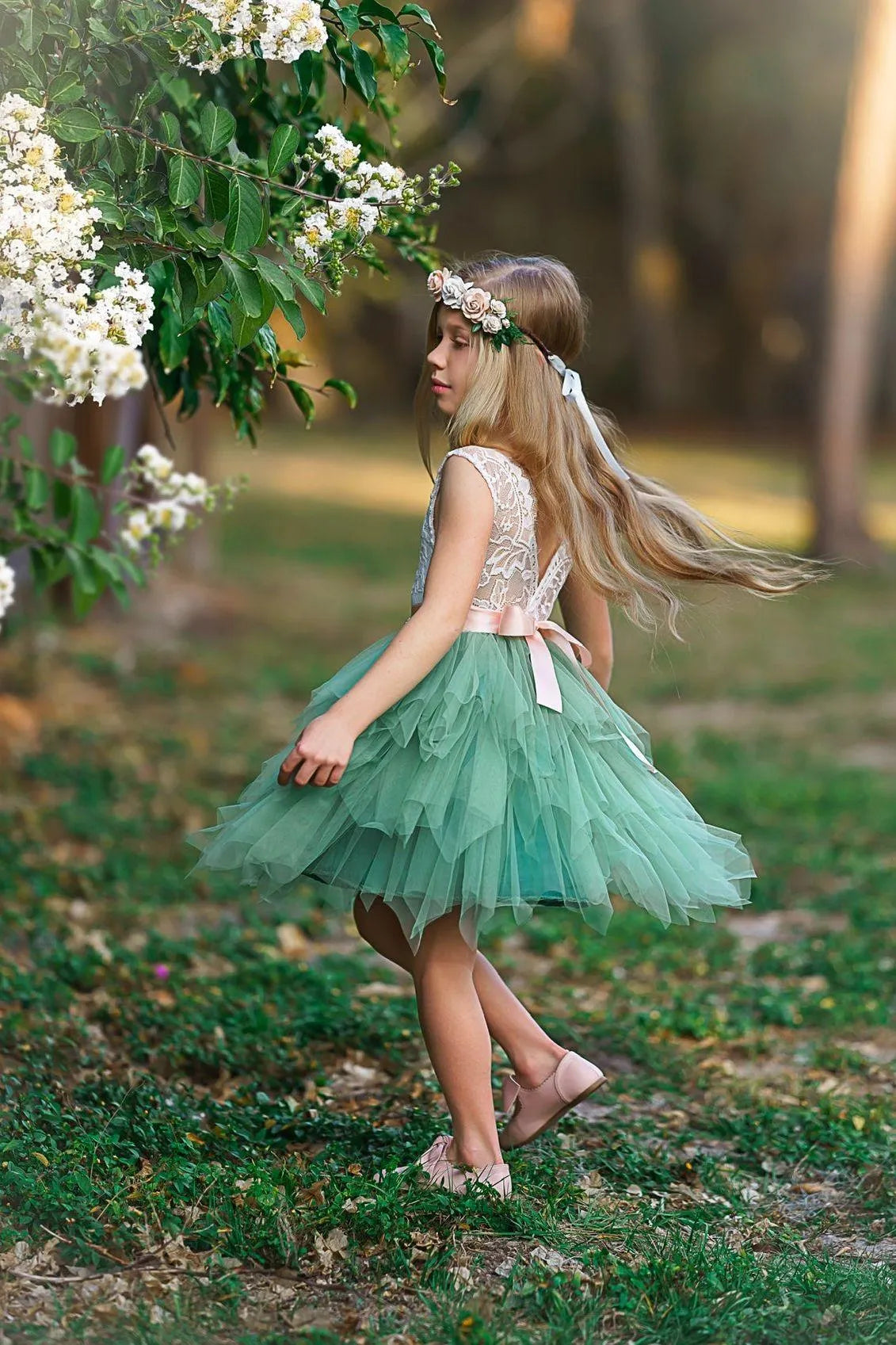 Whimsical A-Line Round Neck Sleeveless V-Back Knee-Length Outdoor Flower Girl Dress