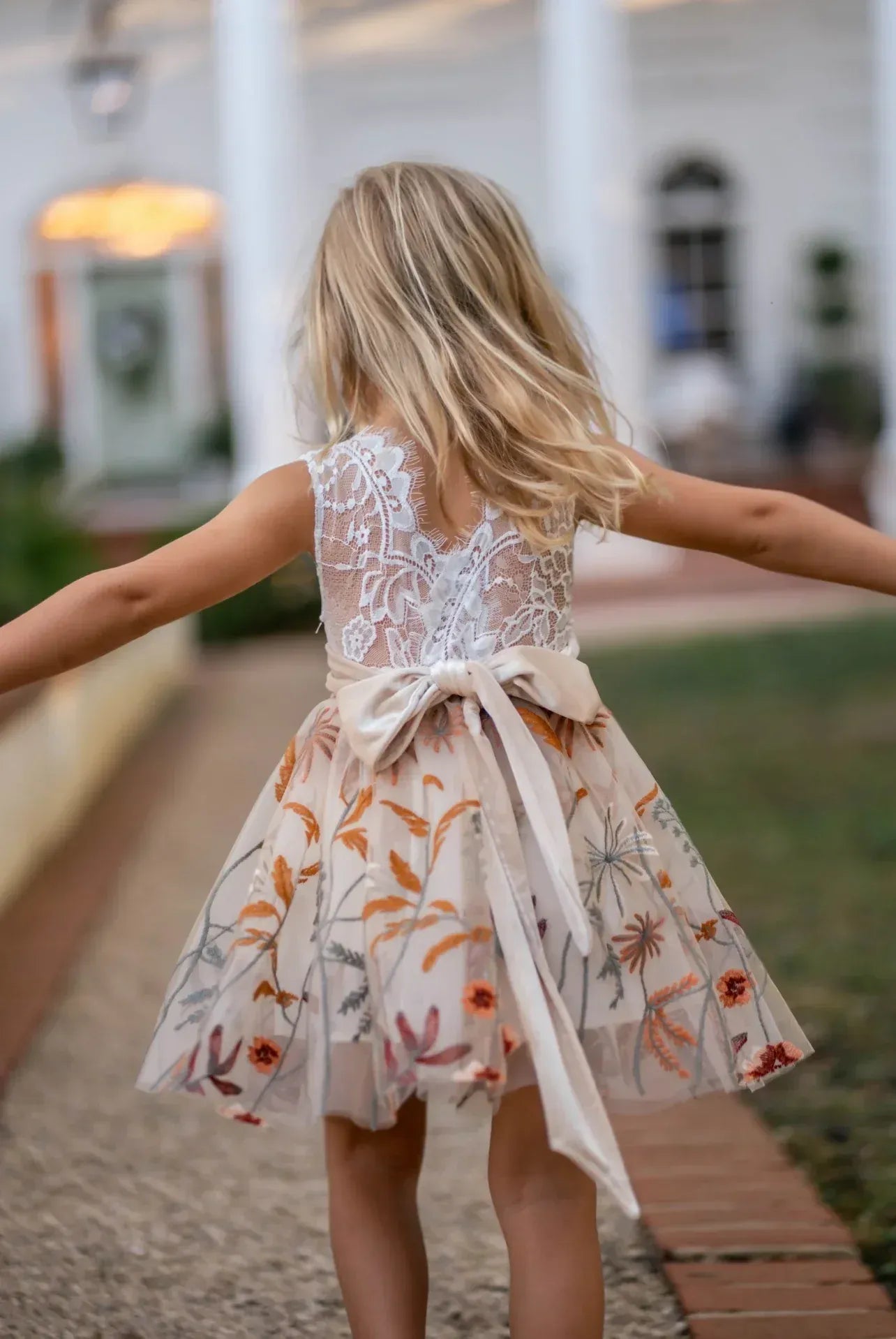 Whimsical A-Line Scoop Neck Sleeveless V-Back Knee-Length Outdoor Flower Girl Dress