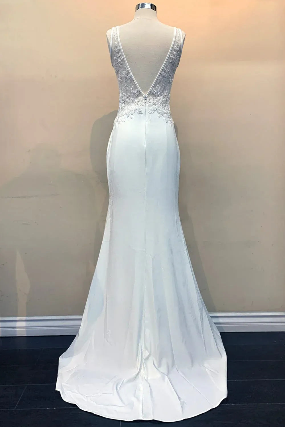 Alluring Mermaid Plunging-Neck Sleeveless Floor-Length Wedding Dress