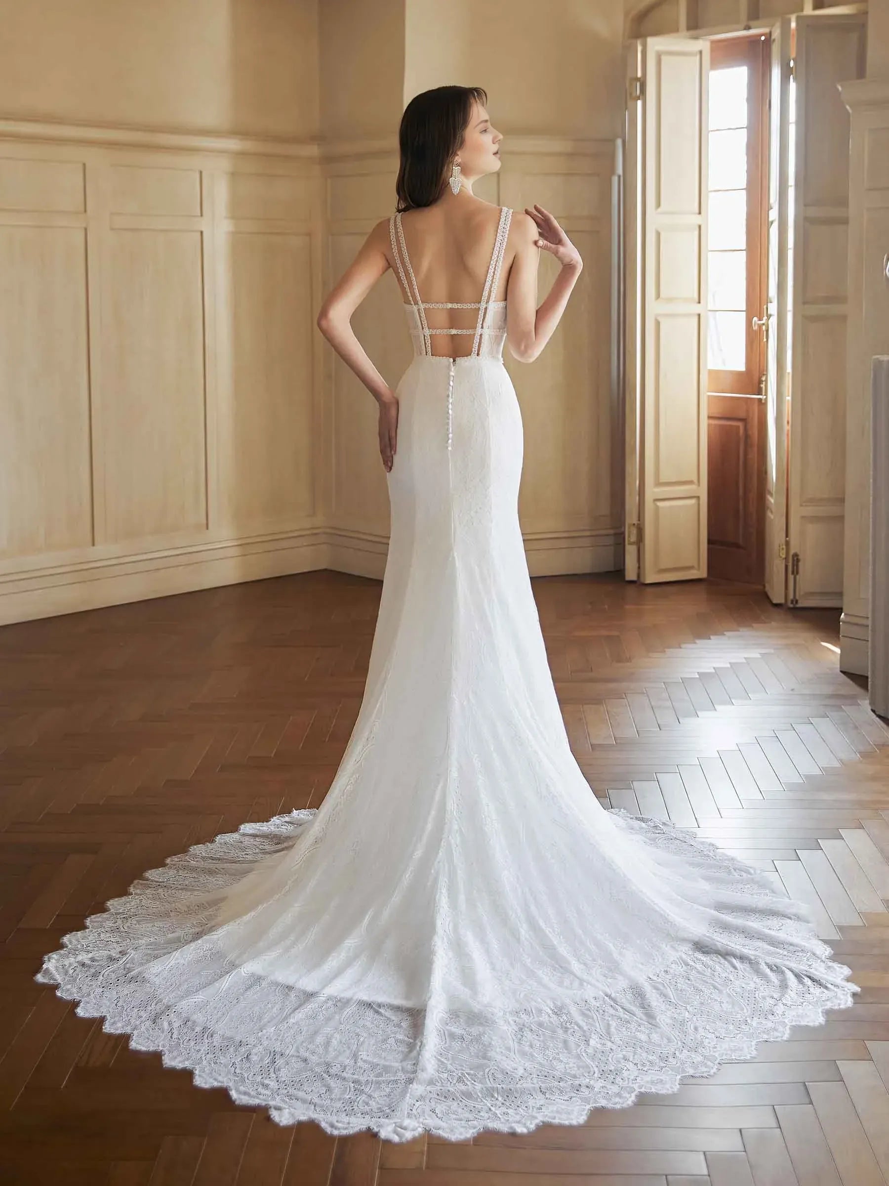 Alluring Mermaid V-Neck Sleeveless Floor-Length Wedding Dress