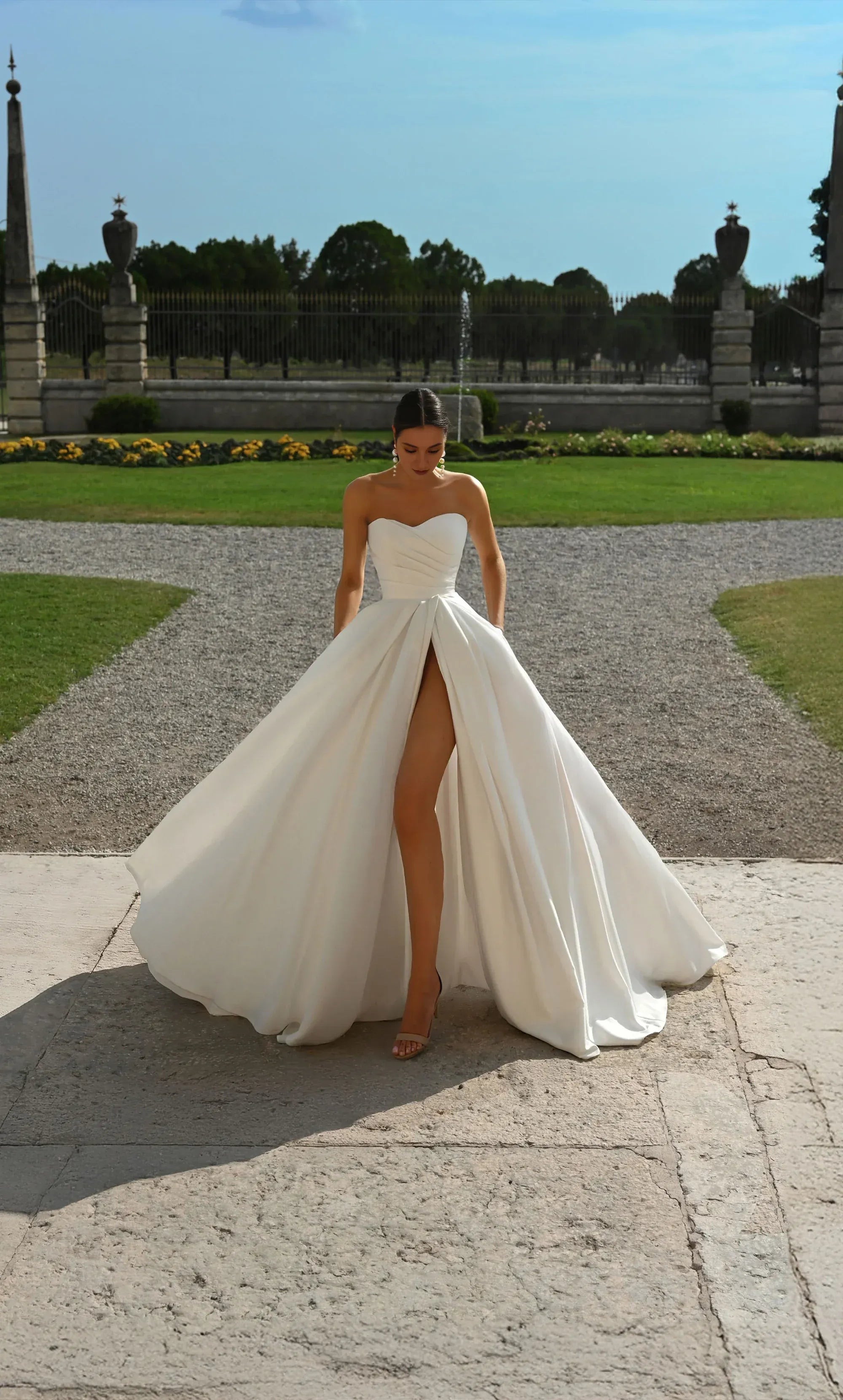 Bold A-Line Strapless Sweetheart-Neck Floor-Length Wedding Dress